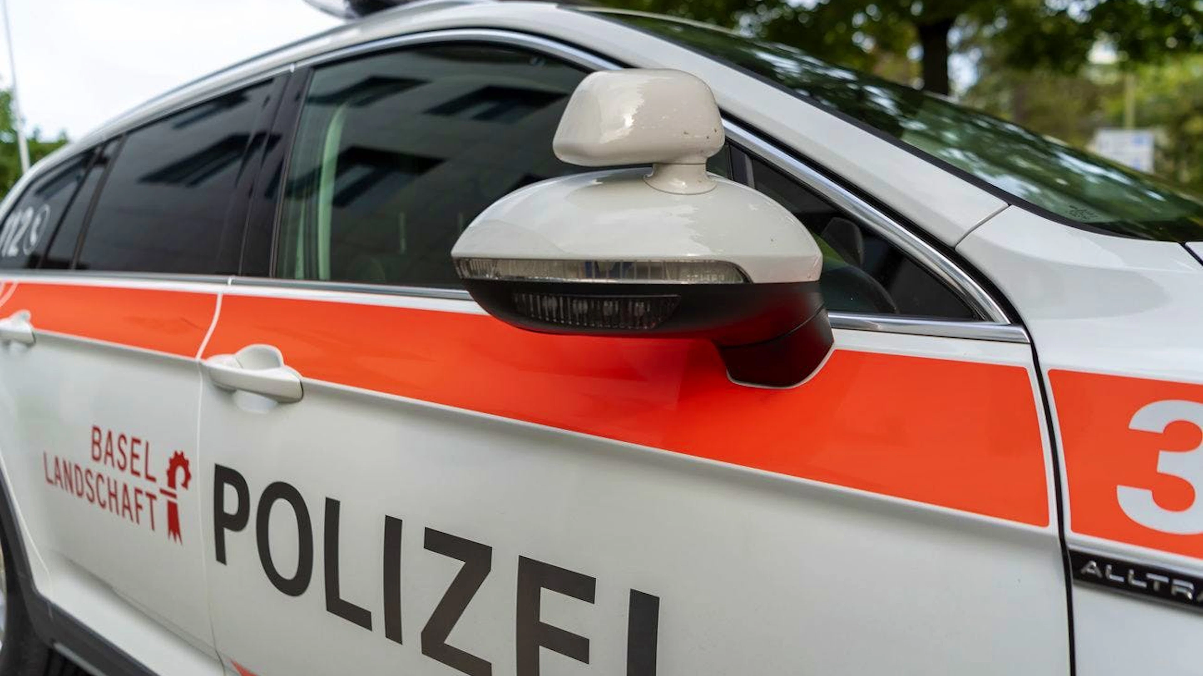 Die Polizei Basel-Landschaft musste am Dienstagmorgen aufgrund mehrerer Detonationen ausrücken.
