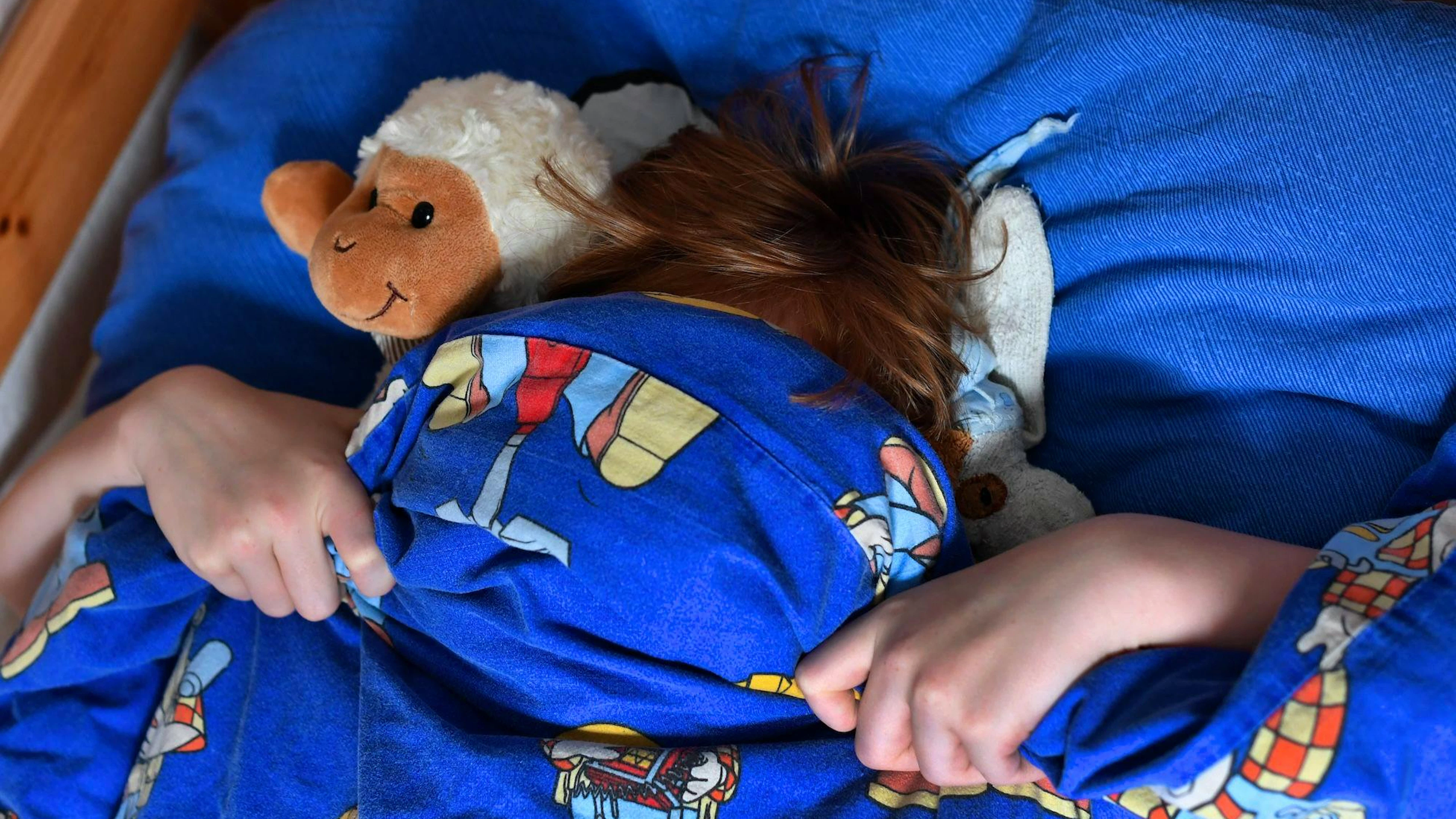 L'ormone melatonina, pubblicizzato sui social media, non dovrebbe essere somministrato ai bambini come aiuto per dormire.