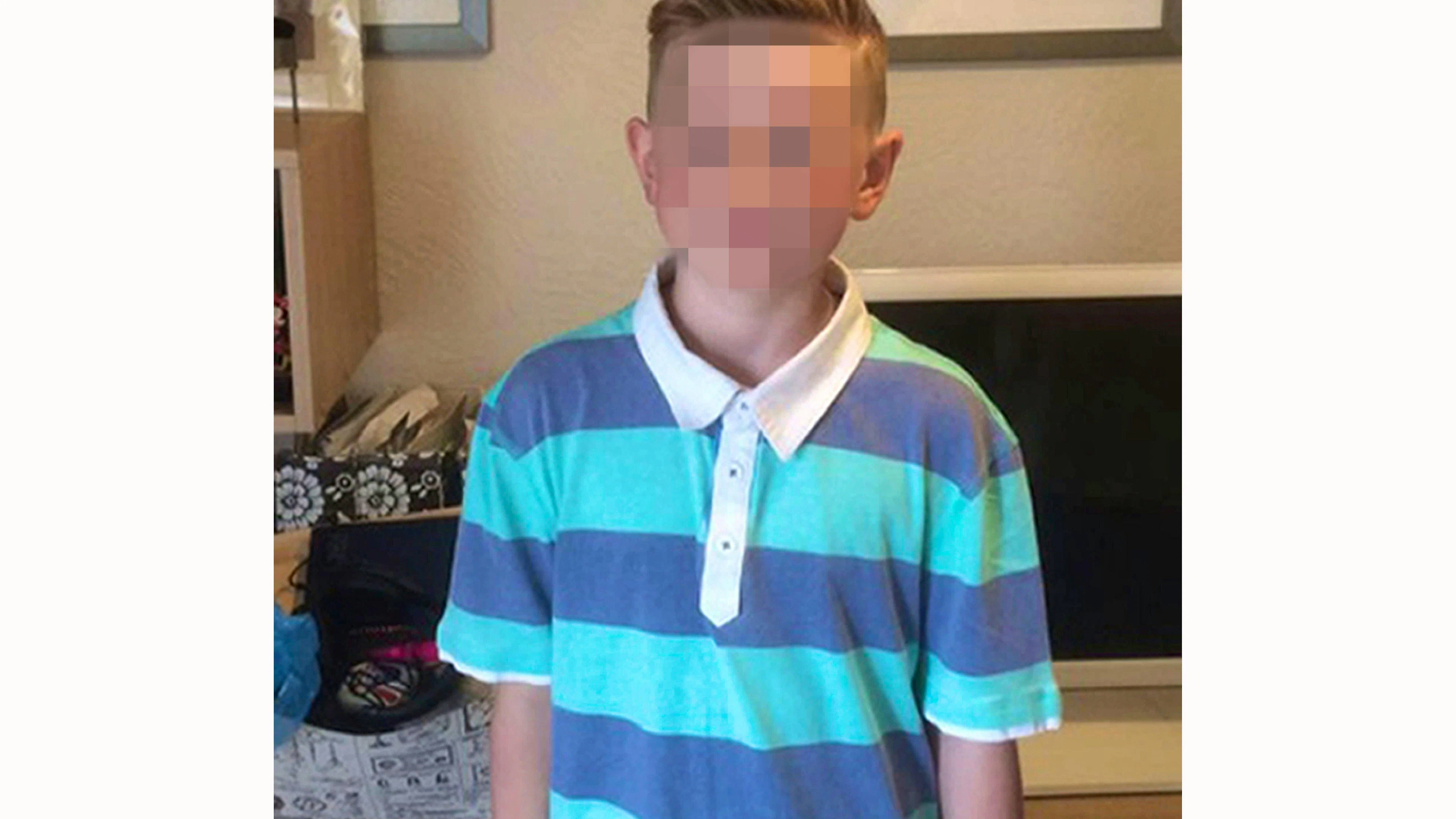 Dieses undatierte Foto der Polizei von Greater Manchester zeigt den vermissten britischen Schüler Alex Batty, der vor sechs Jahren von seiner Mutter entführt worden sein soll und nun in Frankreich gefunden wurde.