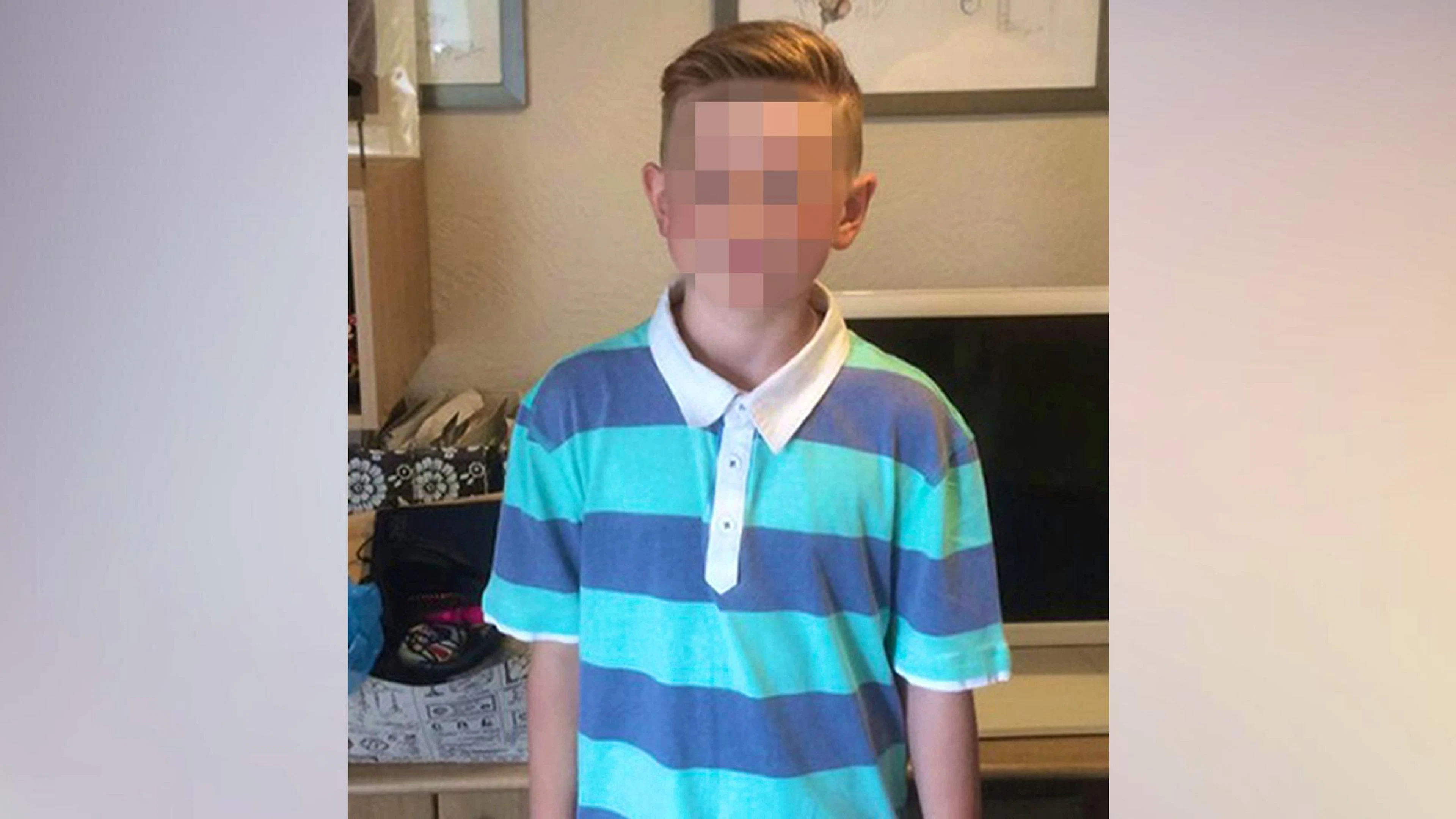 Dieses undatierte Foto der Polizei von Greater Manchester zeigt den vermissten britischen Schüler Alex Batty, der vor sechs Jahren von seiner Mutter entführt worden sein soll und vor einigen Tagen in Frankreich aufgetaucht ist.
