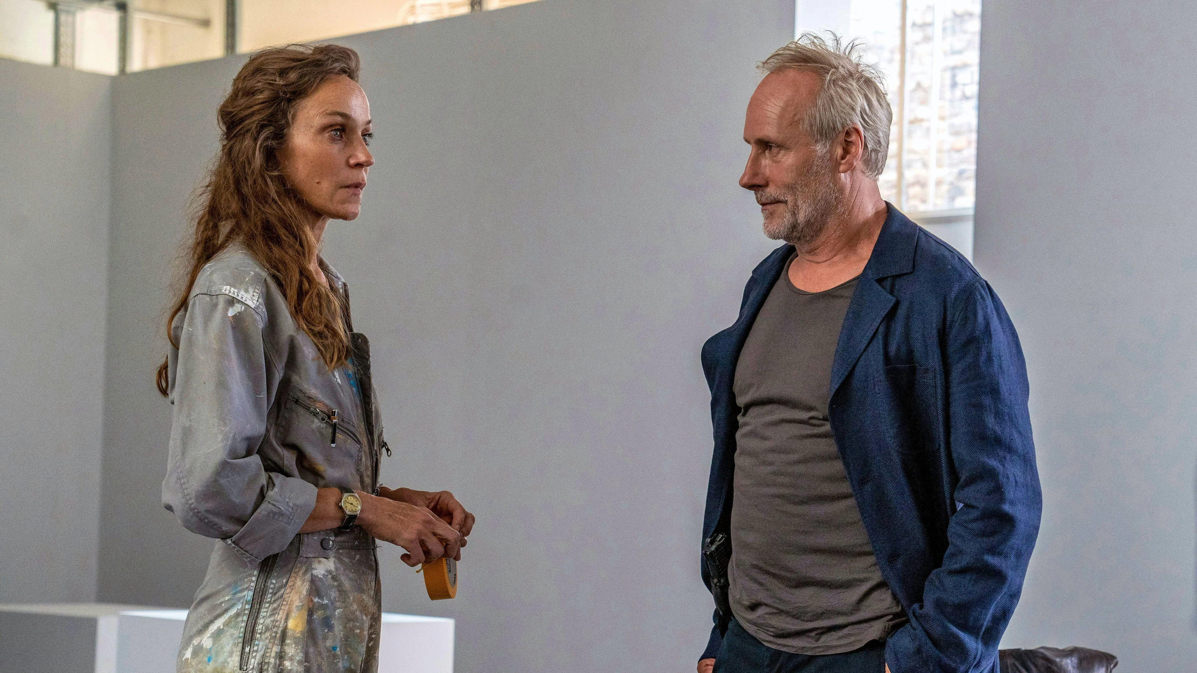 Single-Kommissar Paul Brix (Wolfram Koch) findet Künstlerin Anette Baer (Jeanette Hain) durchaus interessant.
