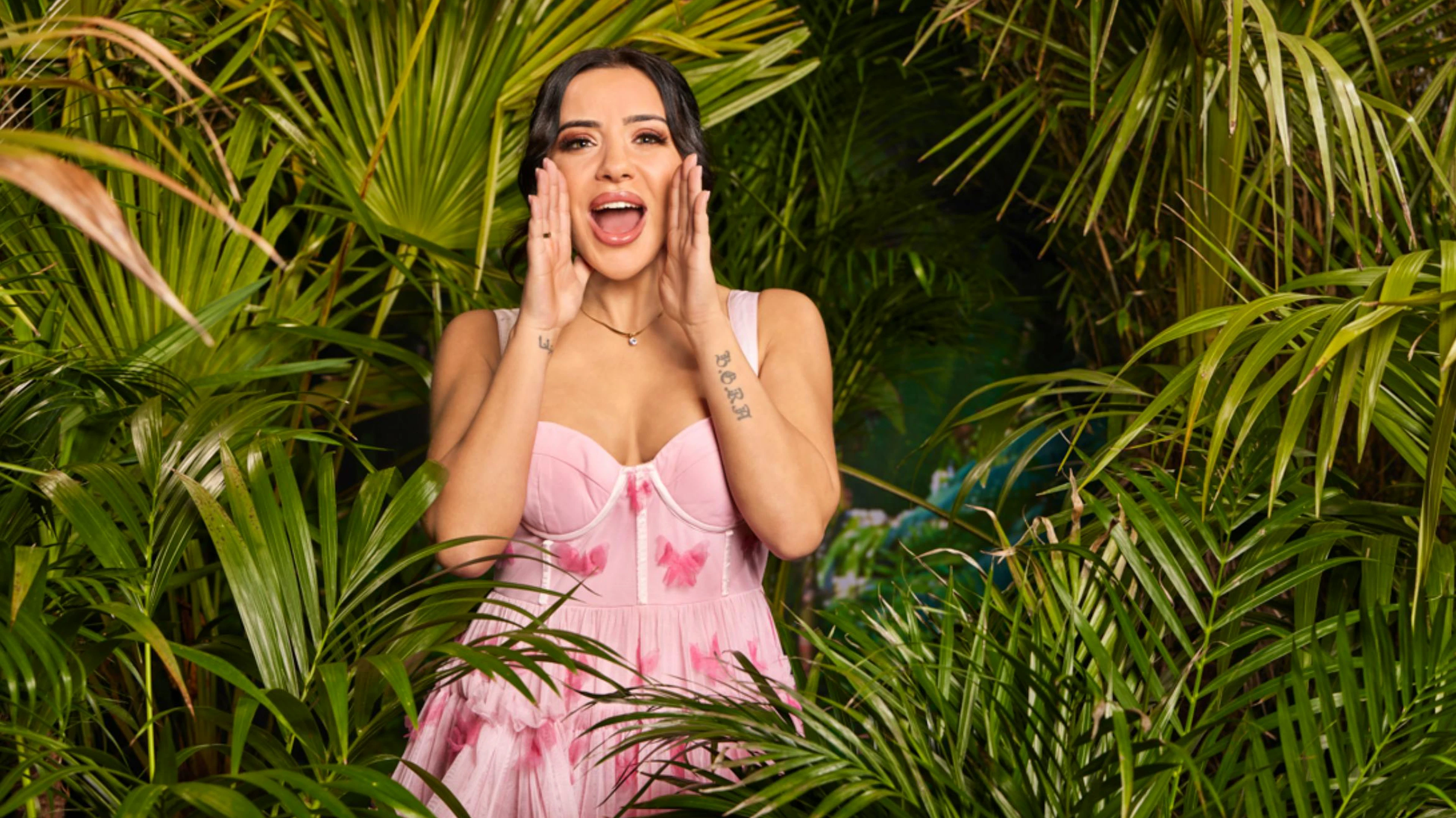 Bachelor-Kandidatin Leyla Lahouar (27) sagt: «Ich habe Schiss vor allem und bin die grösste Zicke, aber ich habe auch eine verletzliche Seite.» Luxusartikel: Lipgloss und Kissen.