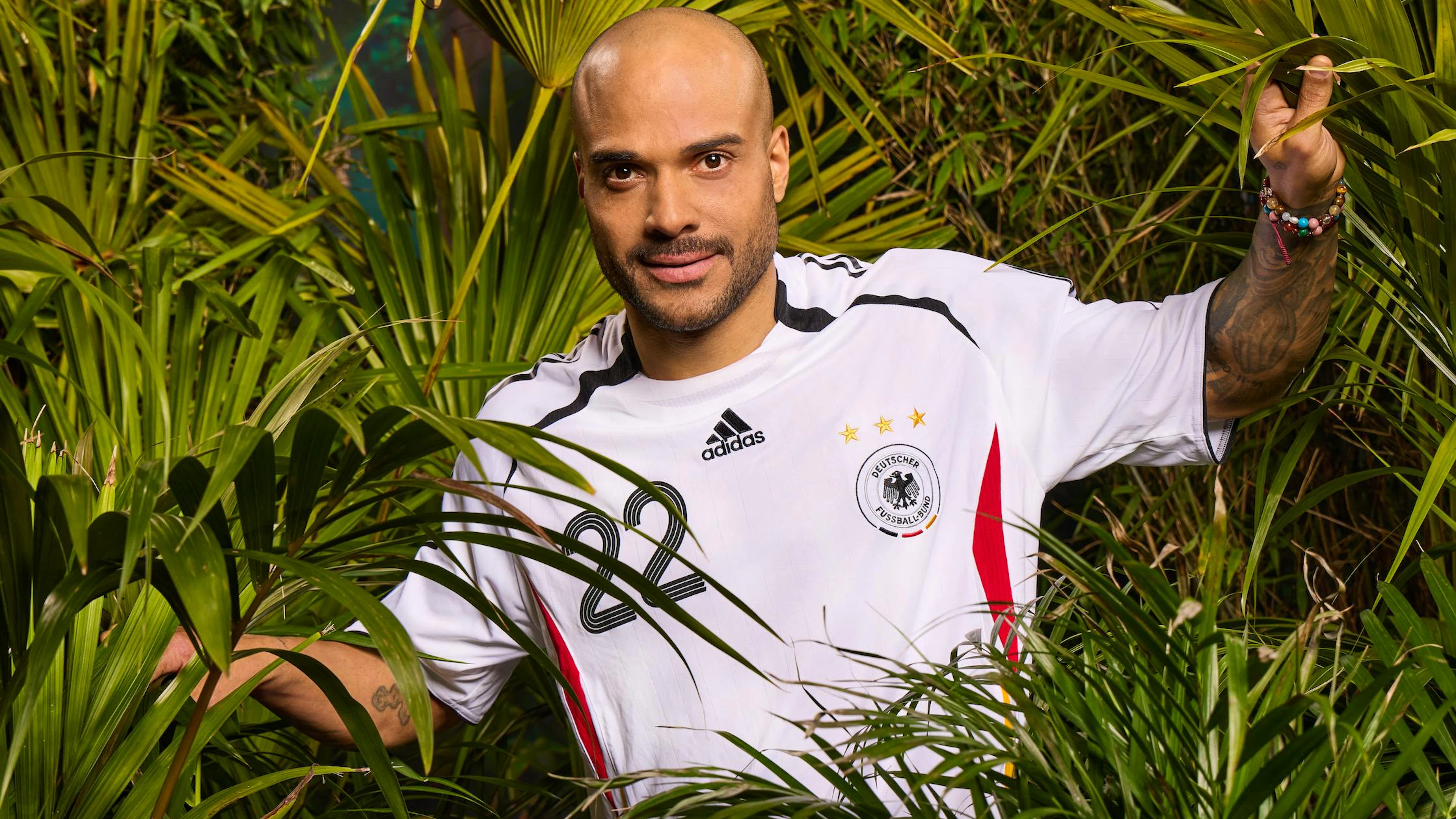 Ex-Nationalspieler David Odonkor (39): «Im Dschungel gebe ich Vollgas – so wie auf dem Fussballplatz.» Luxusartikel: Zwei Armbänder.