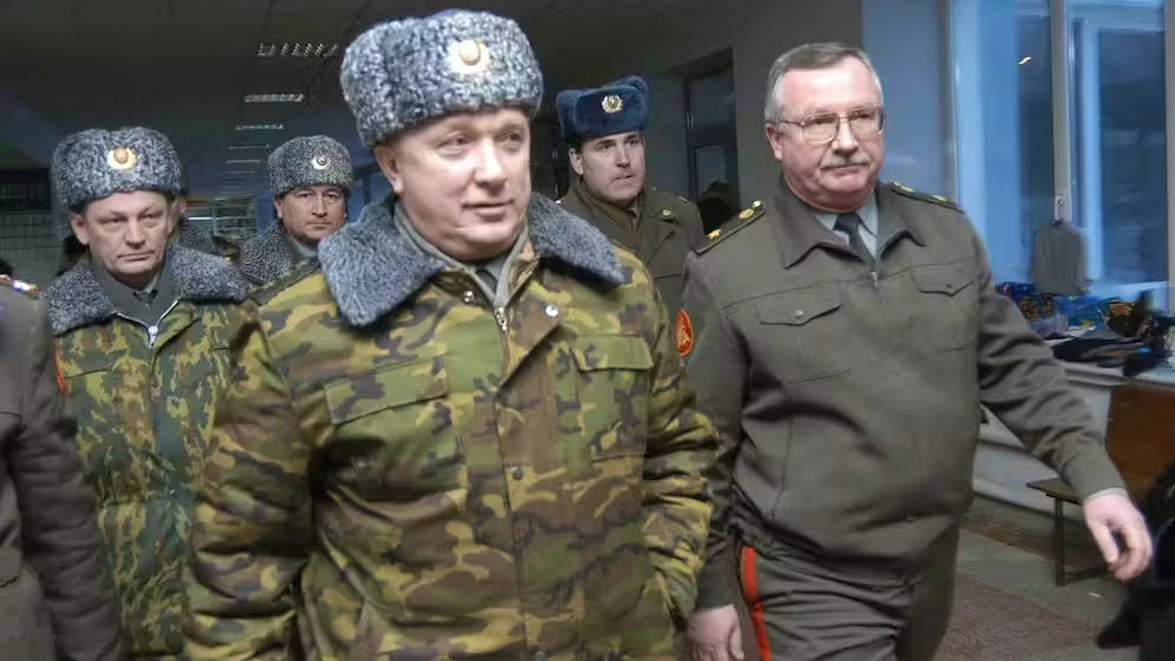 Alexei Maslov (au milieu devant) ancien commandant en chef des forces terrestres russes, serait décédé "de manière surprenante", indique l'agence Tass, dans un hôpital militaire en décembre 2022. 