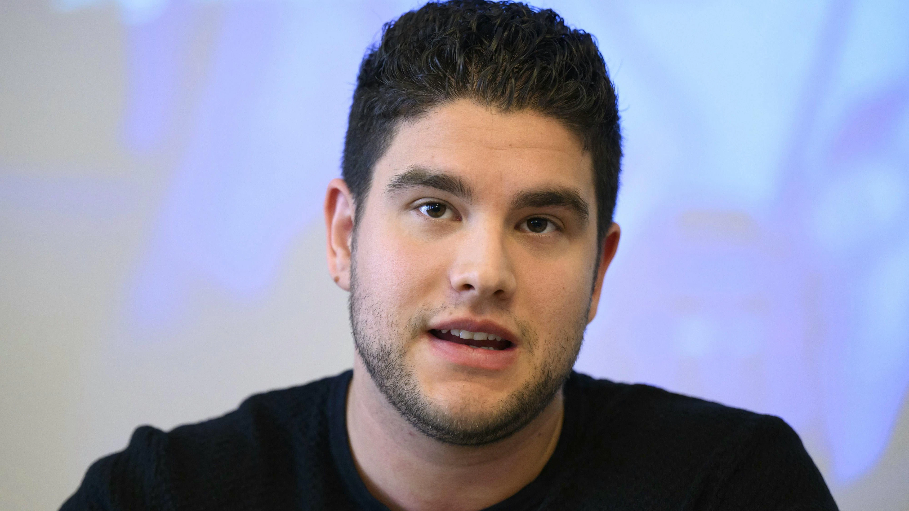 Diese Vorlage stammt von der Jungen FDP von Parteichef Matthias Müller. Die Initiant*innen argumentieren: Wenn die Lebenserwartung ständig ansteige, müsse auch das Rentenalter nach oben korrigiert werden. Sonst gehe das System nicht mehr auf.