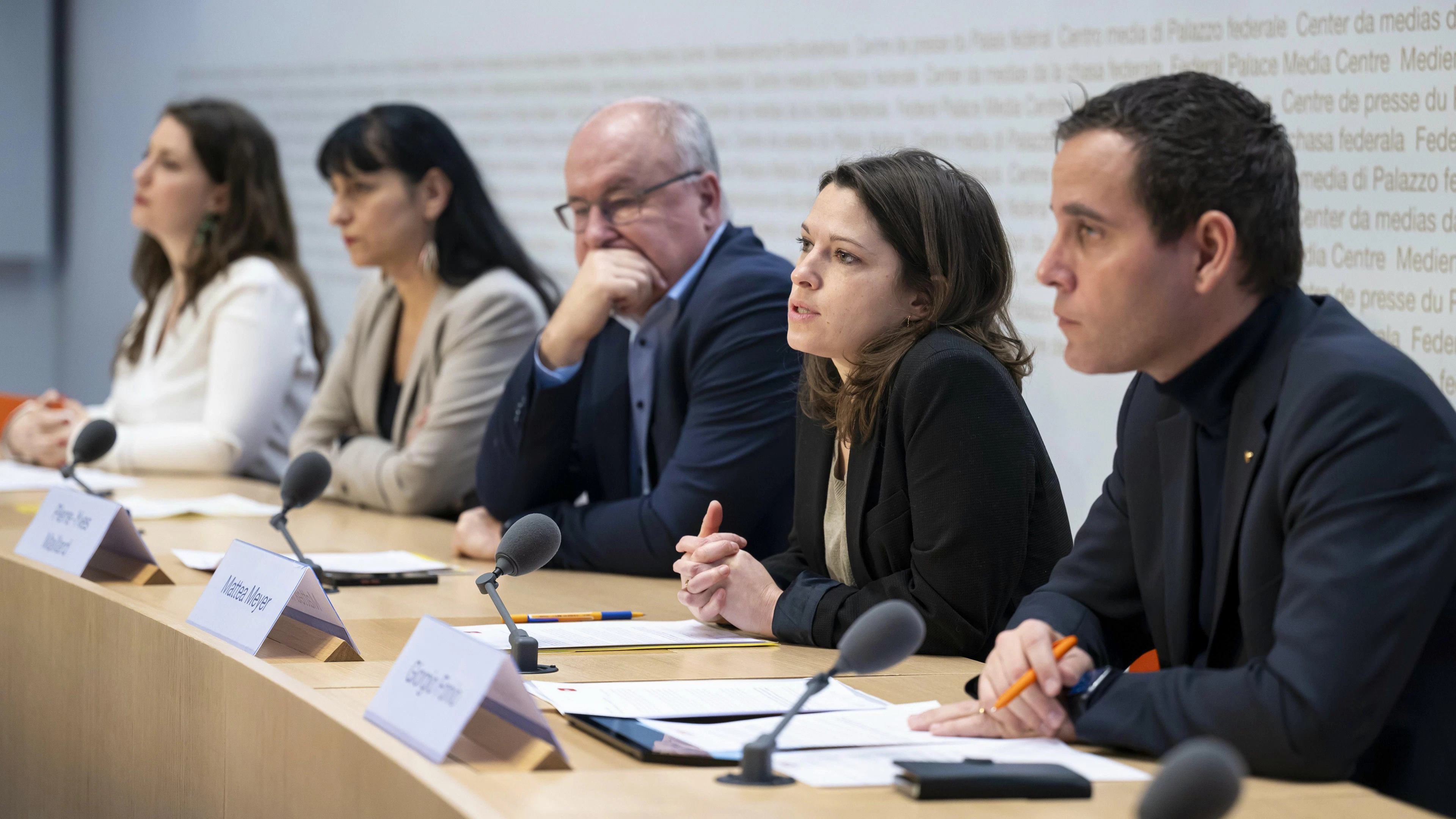 Das Ja-Lager argumentiert: Die steigenden Lebenshaltungskosten fresse den Menschen eine ganze Monatsmiete an Kaufkraft weg. Nebst Gewerkschaften und Arbeitnehmern sagen auch SP und Grüne Ja zur Vorlage.