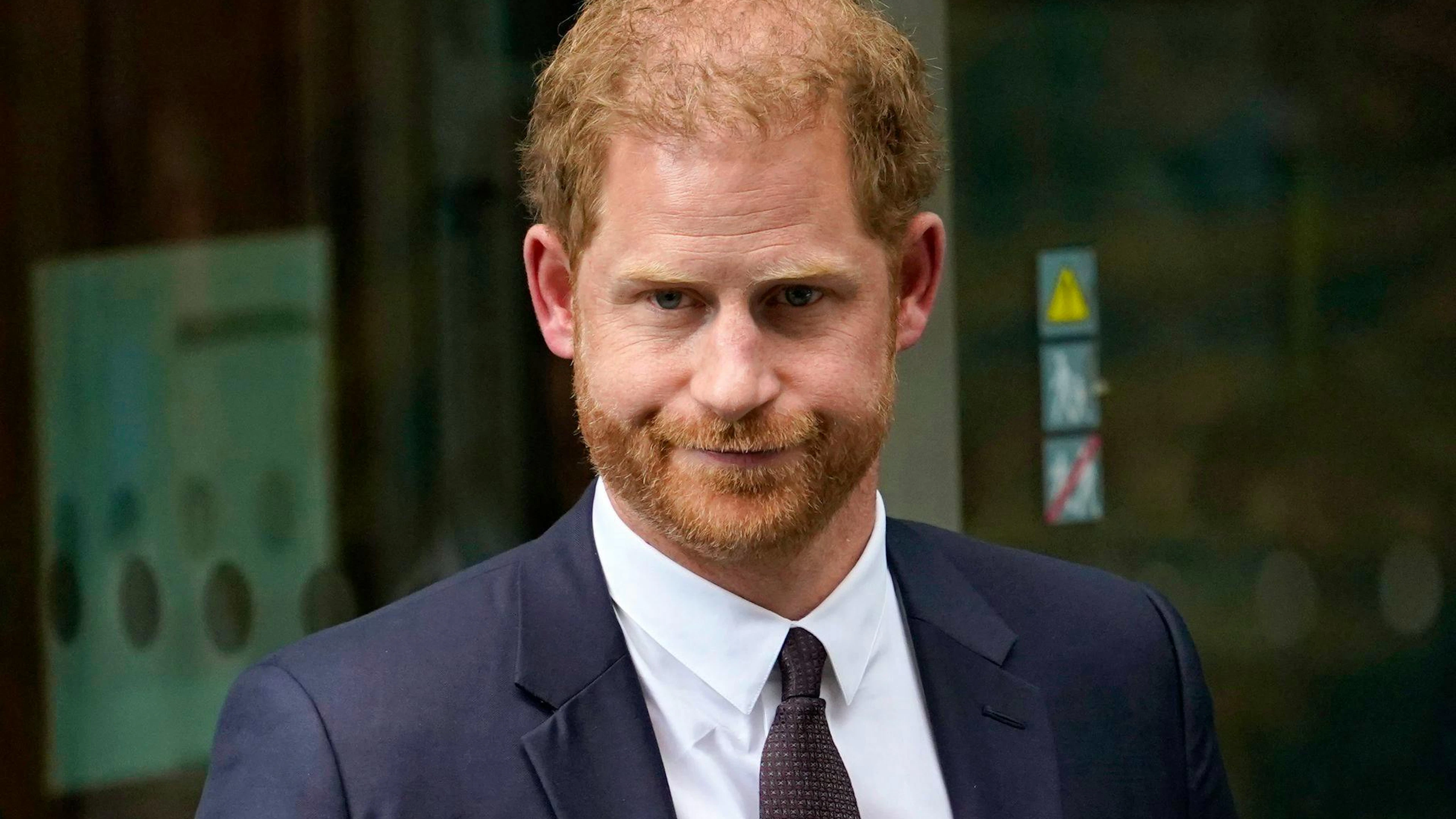 Prinz Harry kehrt nach London zurück, um an der Seite seines Vaters zu sein.