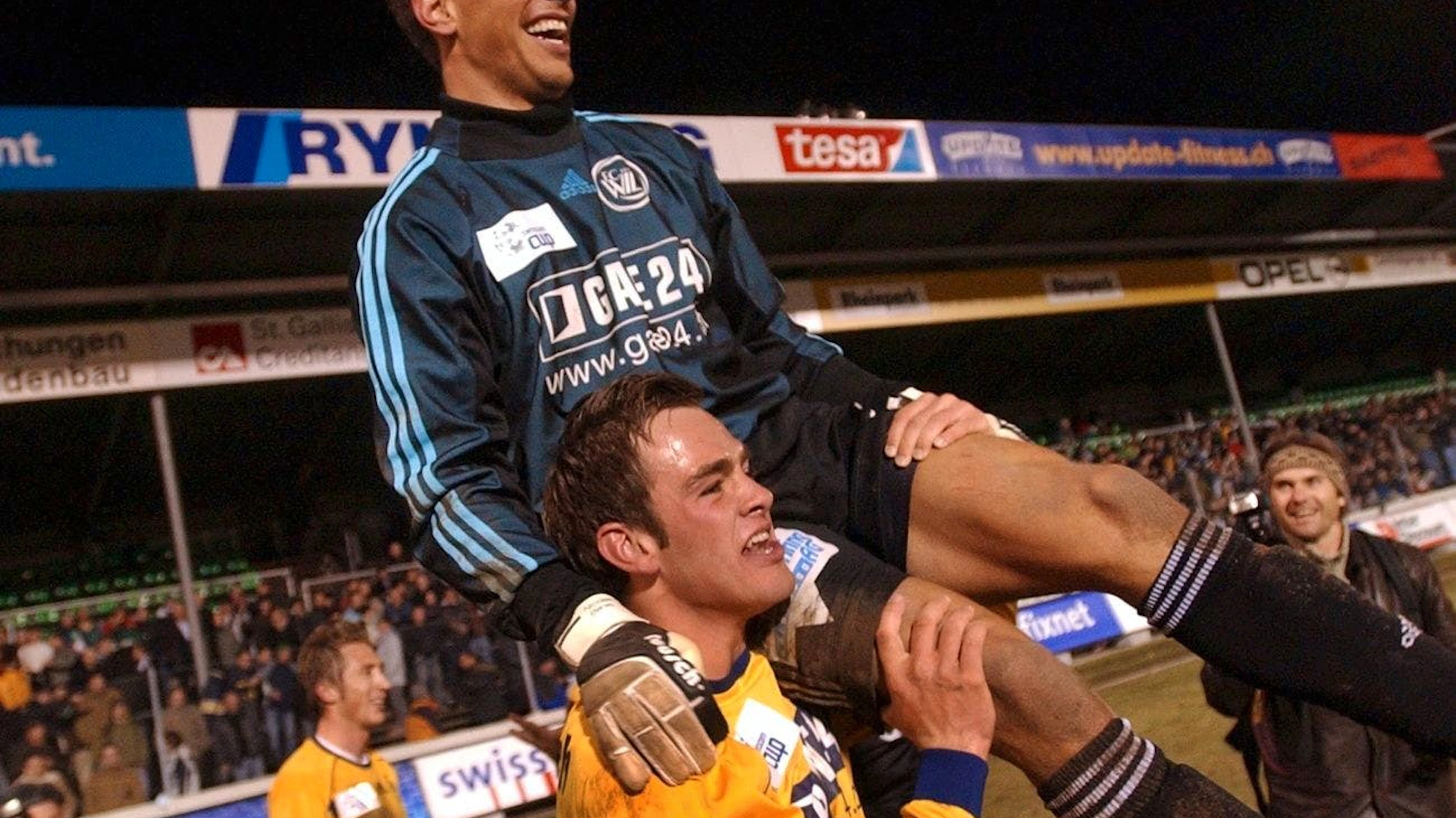 Wil-Goalie Nicolas Beney im März 2004 nach dem Sieg im Cup-Halbfinal beim grossen FC St. Gallen im Espenmoos.&nbsp;