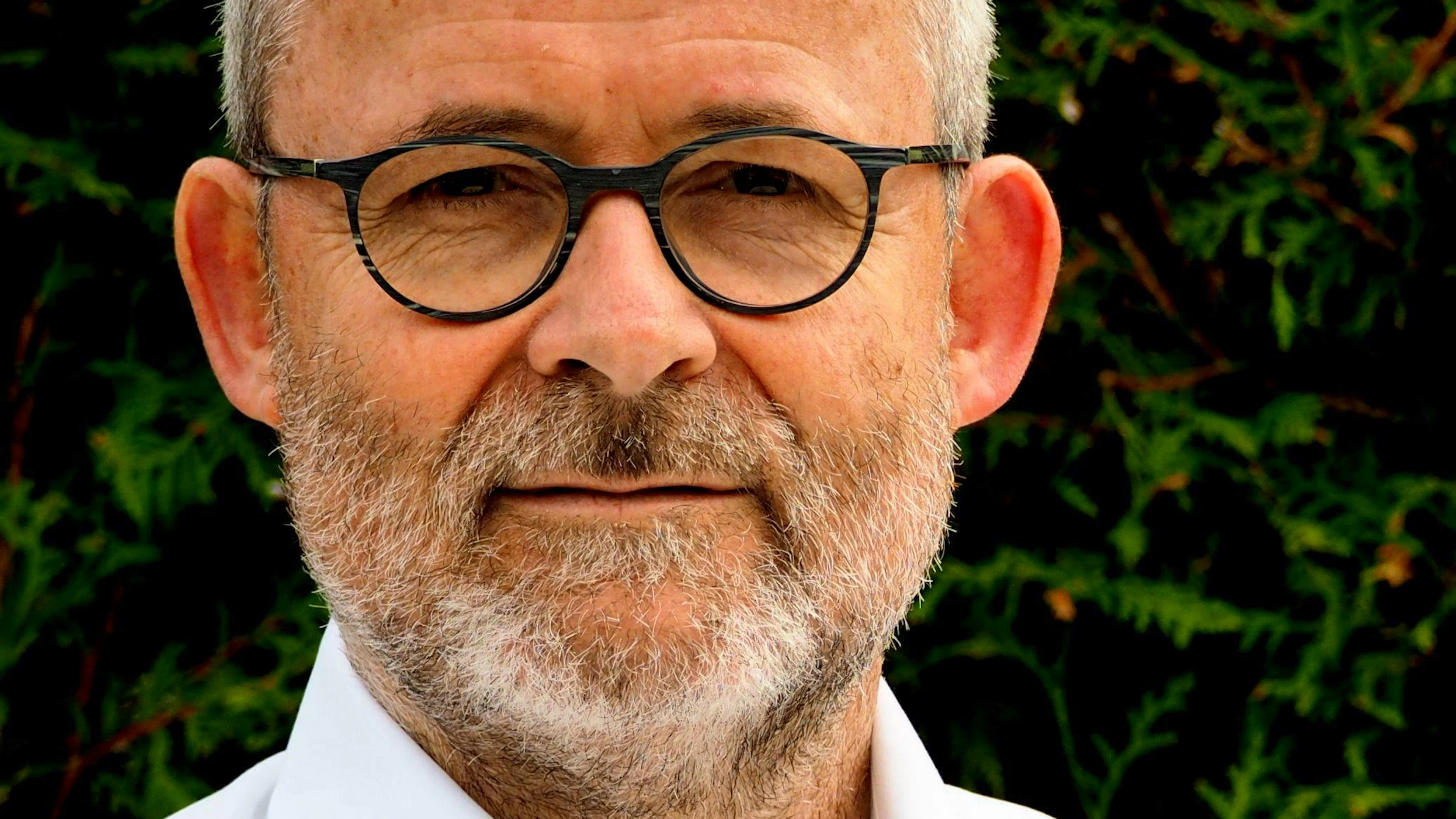 Hansjörg Hinrichs ist seit über 40 Jahren in der Südsee unterwegs und bietet mit Pacific Society massgeschneiderte Reisen dorthin an.&nbsp;