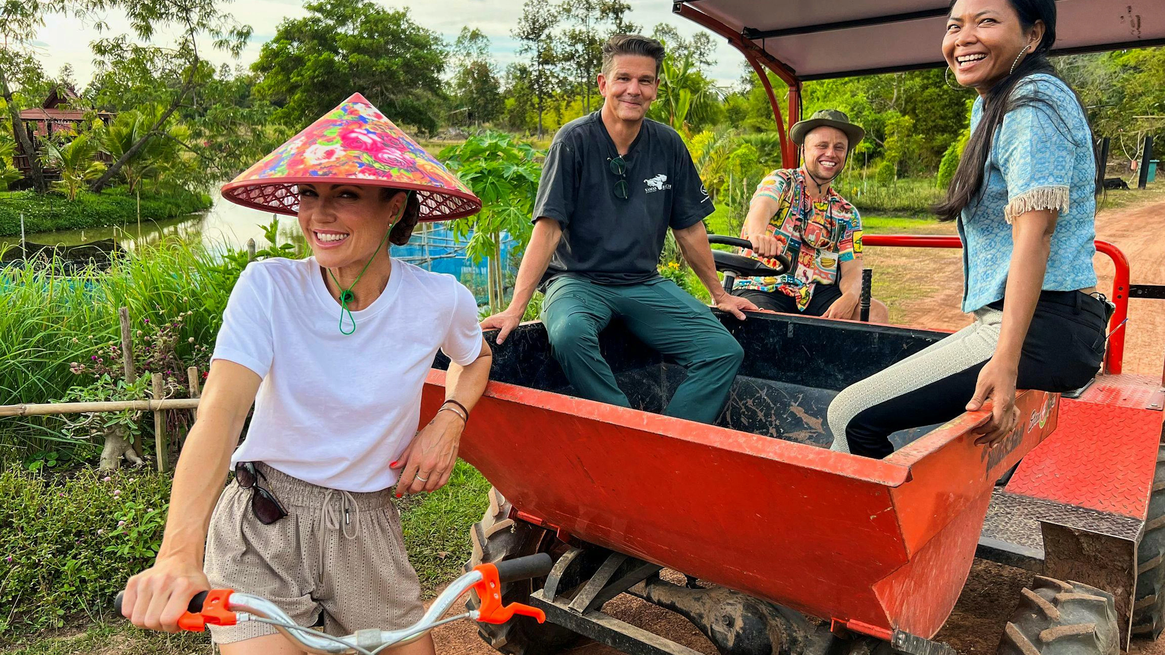 Für eine «Ding Dong»-Spezialausgabe reiste TV-Host Viola Tami mit einer TV-Crew nach Thailand. Sie besuchte verschiedene Ausland-Schweizer*innen.&nbsp;