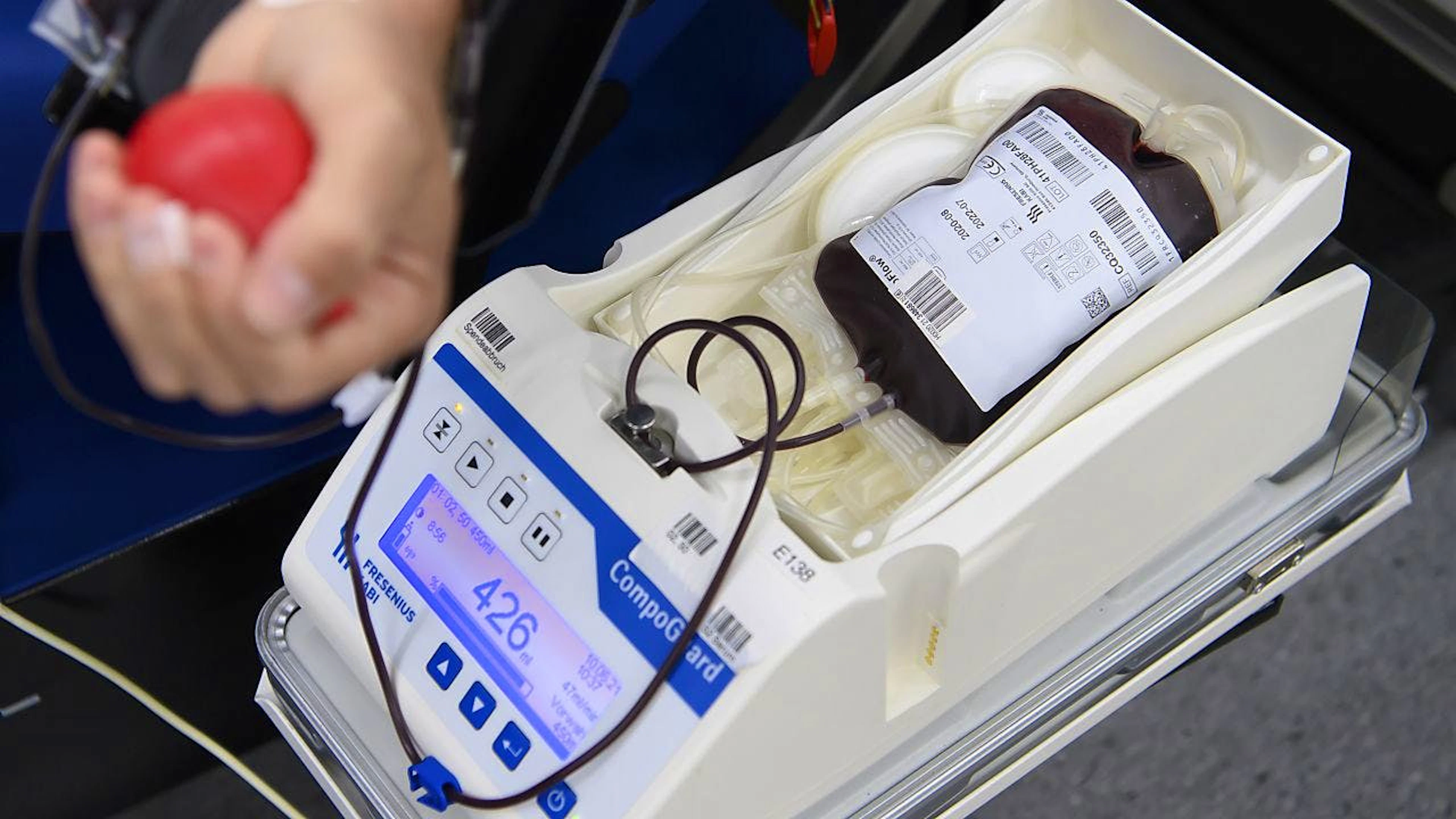 Blutspenden ist ab Januar grundsätzlich für alle Menschen in der Schweiz erlaubt.