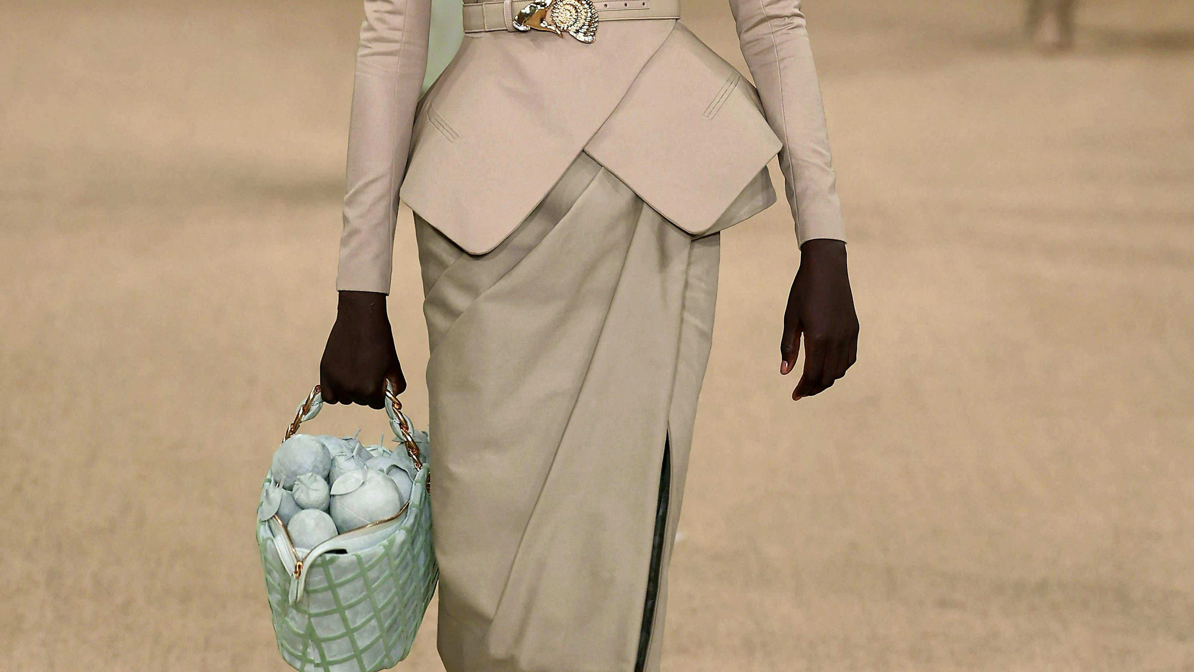 Breite Schultern sind das Keyelement der neuen Balmain-Kollektion. (Copyright: xAgencex/xBestimagexAgencex/xBestimagex)