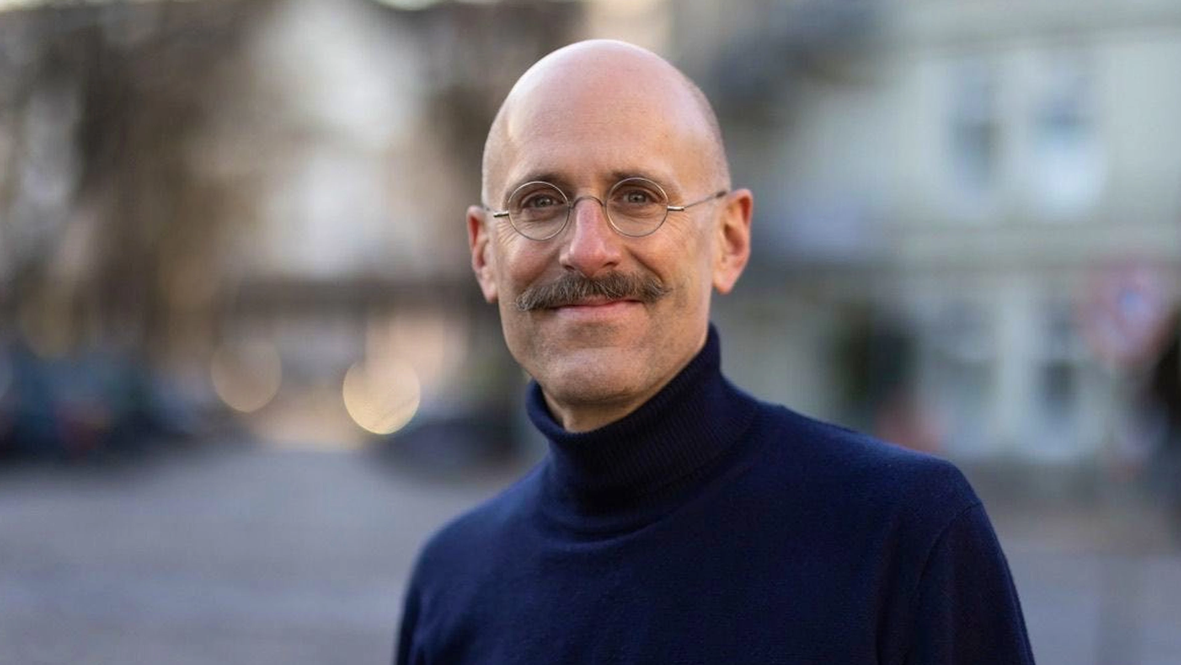 Malte Herwig lavora come giornalista e podcaster. Dal 2014 ha incontrato più volte Ingebrigitt Höss, la seconda figlia di Rudolf Höss, ed è stato in contatto con lei fino alla sua morte, avvenuta l'anno scorso.