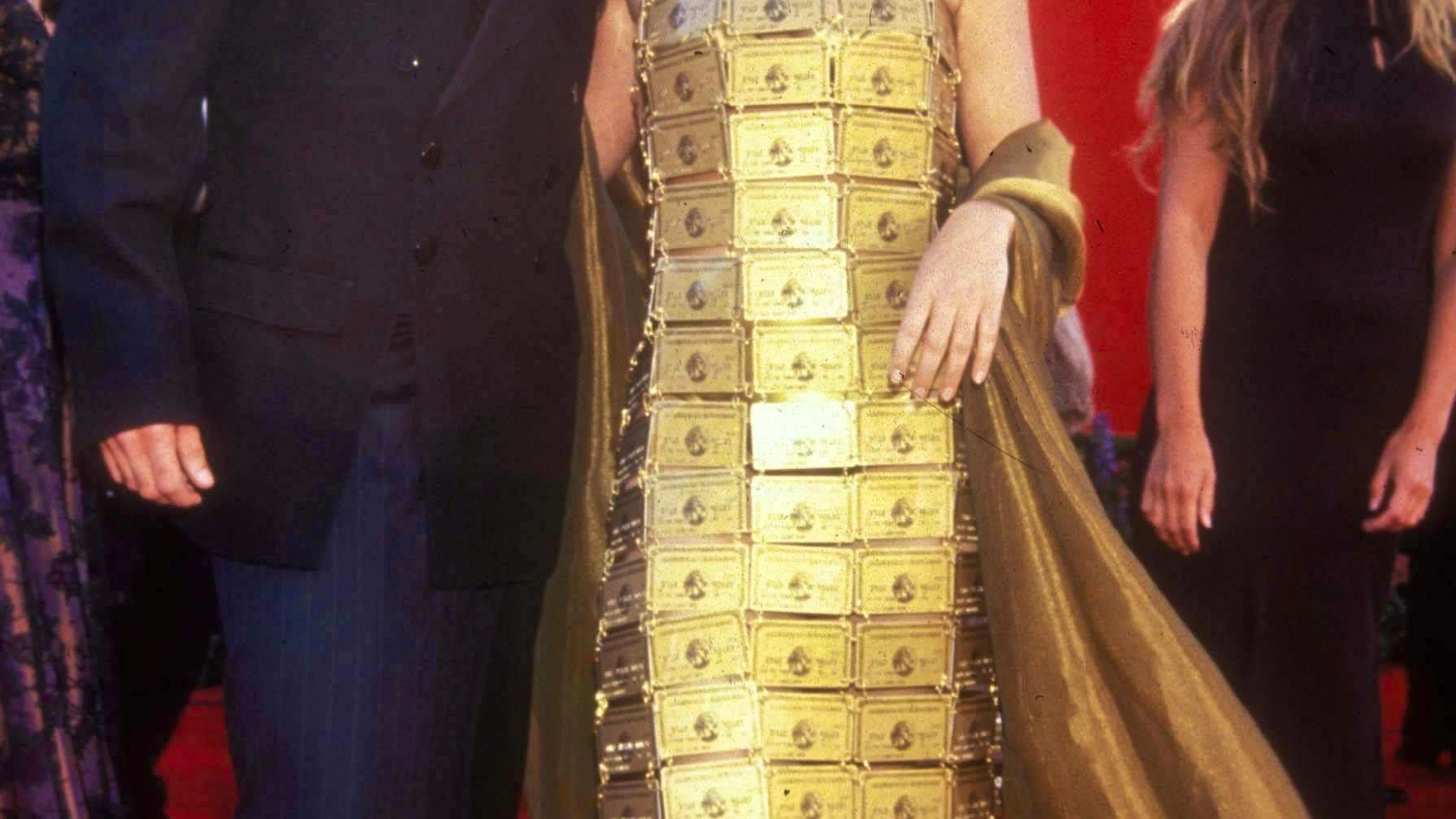 2006: Lizzie Gardiner zeigt, Schauspielerinnen haben mehr als eine Gold-Kreditkarte, man weiss ja nie …