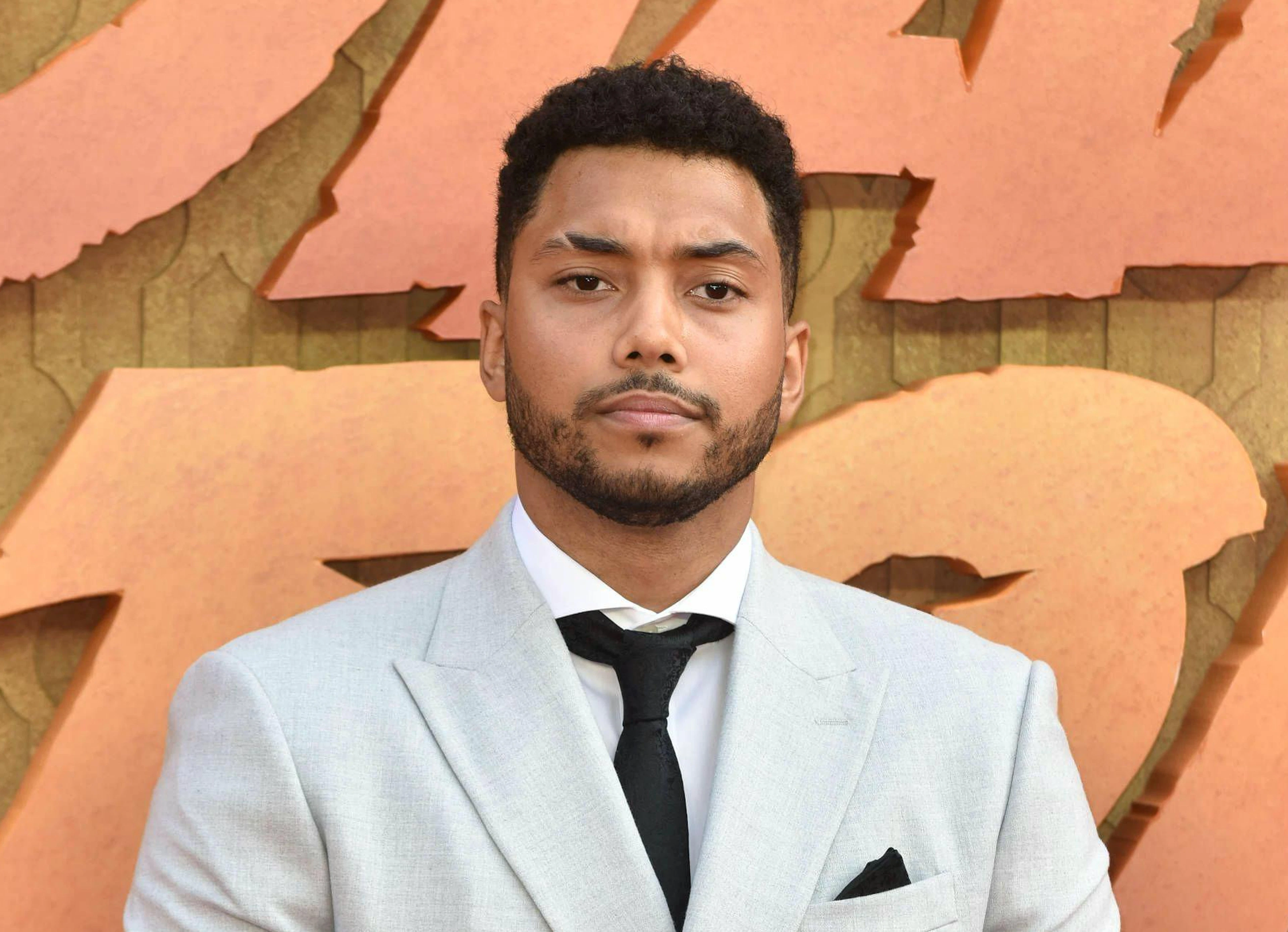 L'acteur était connu pour ses rôles dans les séries «Les Nouvelles Aventures de Sabrina» sur Netflix et «Gen V», le spin-off de «The Boys», diffusé sur Prime Video.
