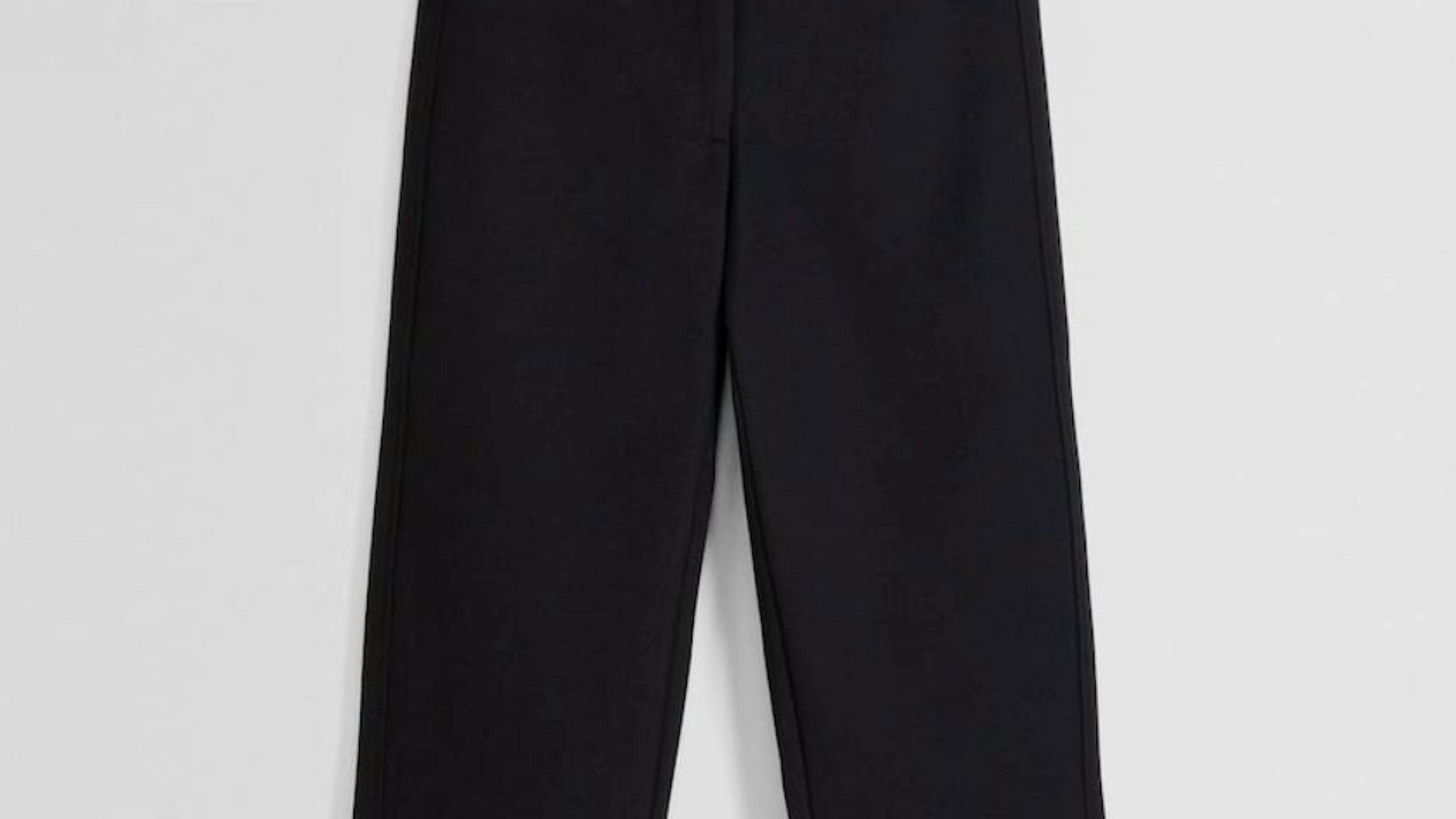 Klassiker: Schwarze Capri-Hose von Bershka für etwa 36 Franken.&nbsp;