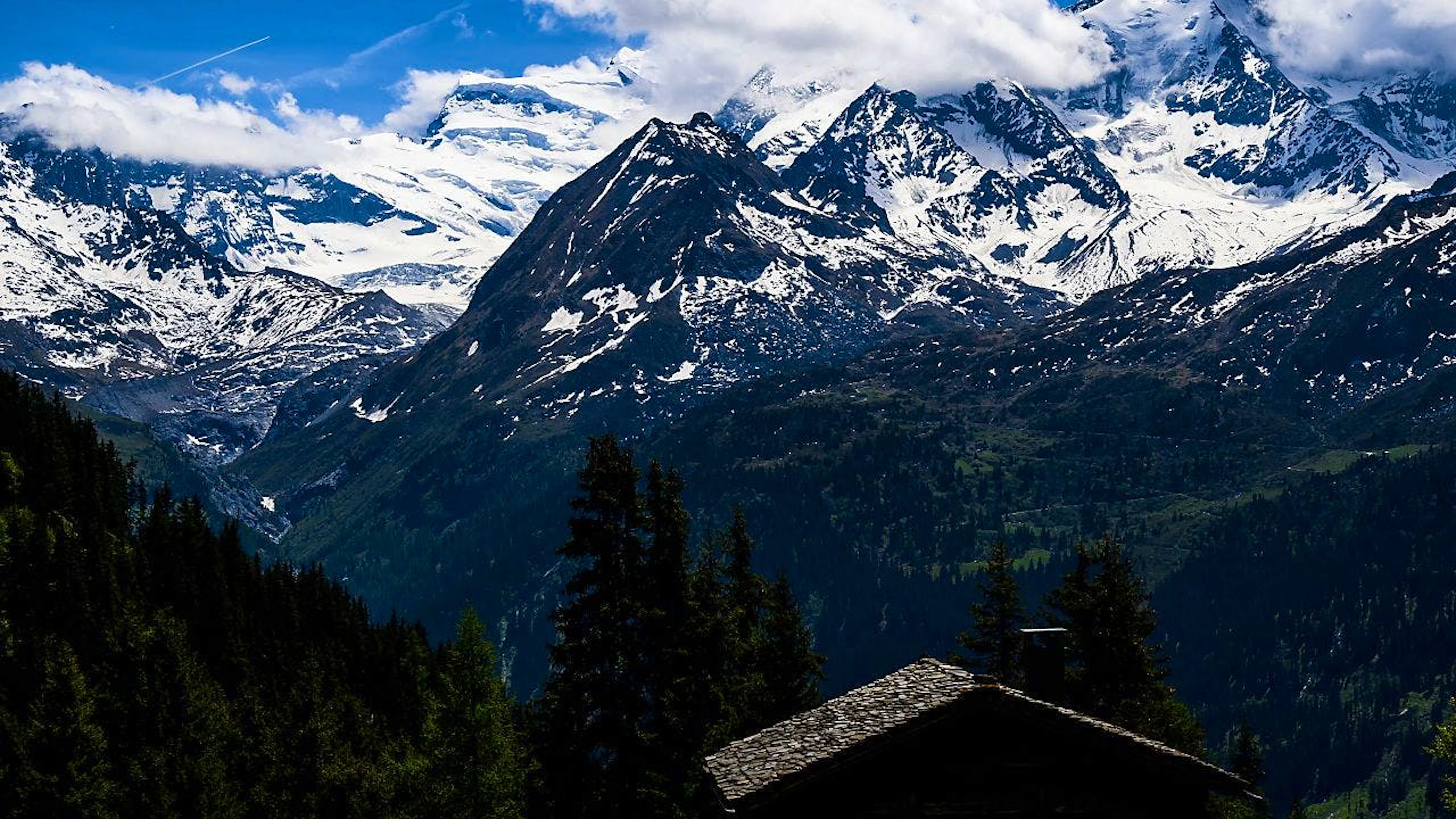 L'elicottero si è schiantato contro la parete nord del Petit Combin (foto d'archivio)