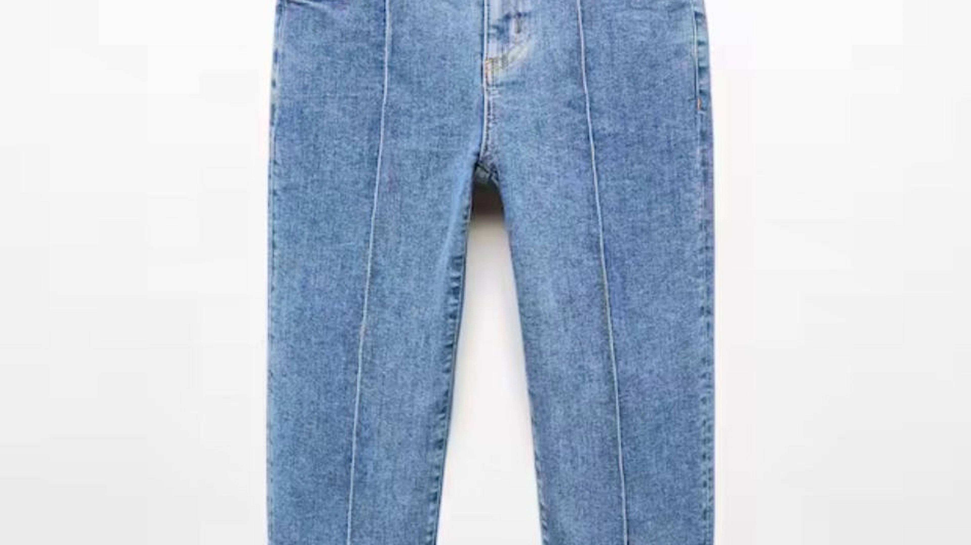 Capri-Jeans mit Ziernähten von Mango für rund 46 Franken.