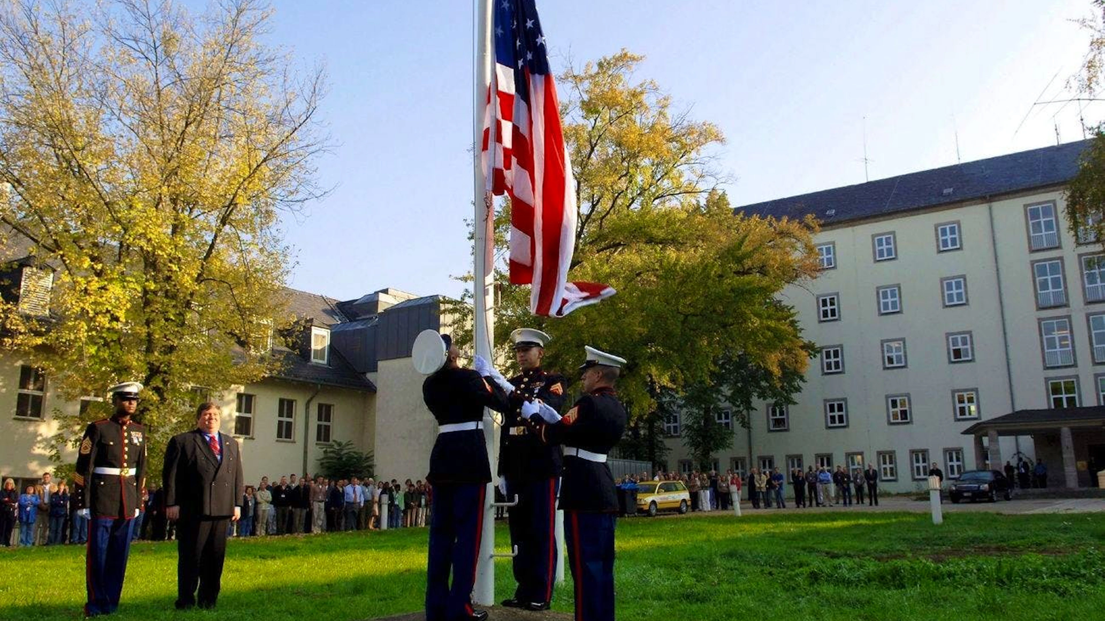 Flaggenhissung im US-Konsulat in Frankfurt: Das Havanna-Syndrom von 2016 soll dort bereits 2014 aufgetreten sein.