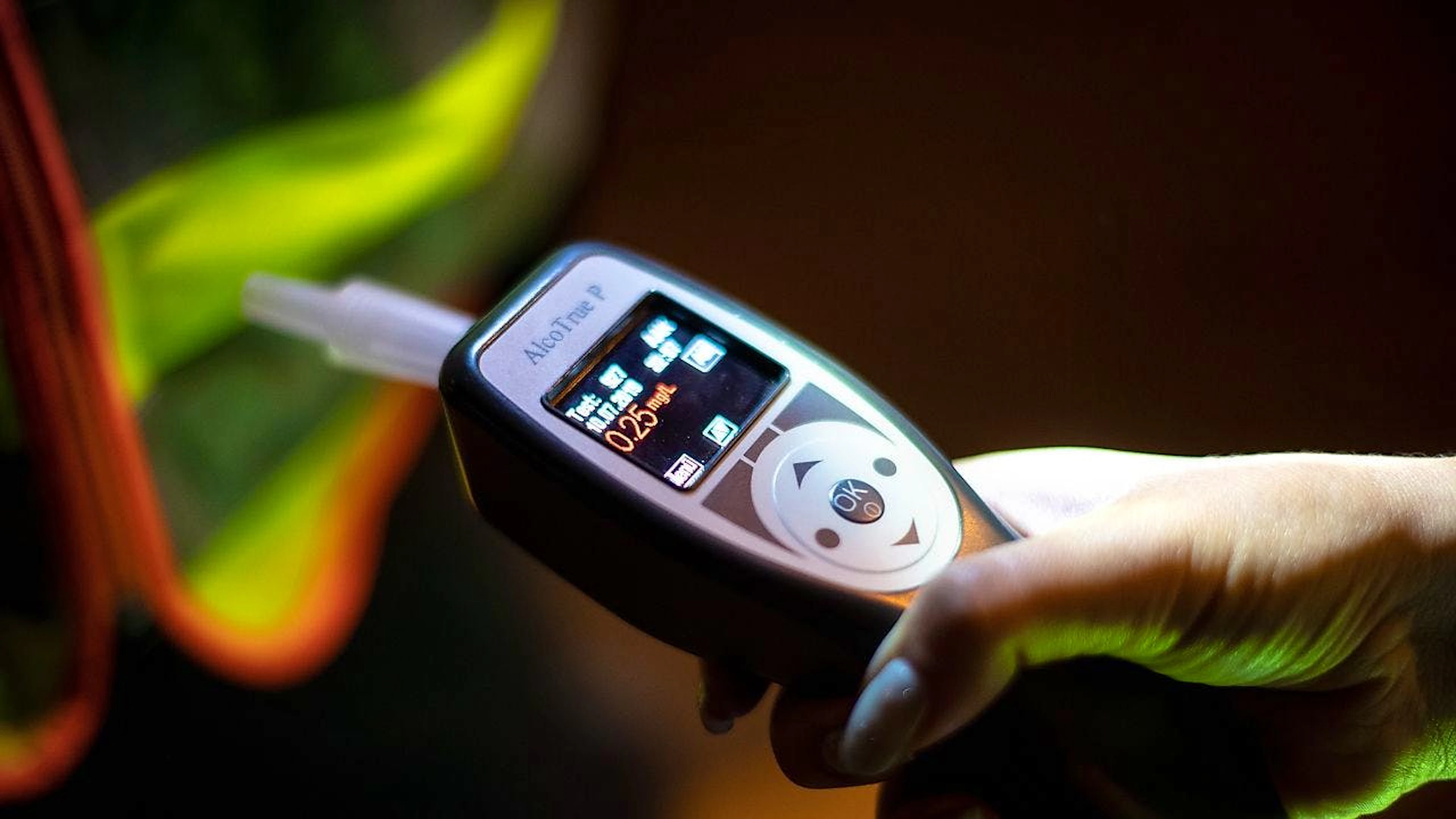 Im Thurgau mussten in der Nacht von Samstag auf Sonntag vier fahrunfähige Männer aus dem Verkehr gezogen werden. Ein alkoholisierter 76-Jähriger fuhr trotzdem nochmals. (Symbolbild)