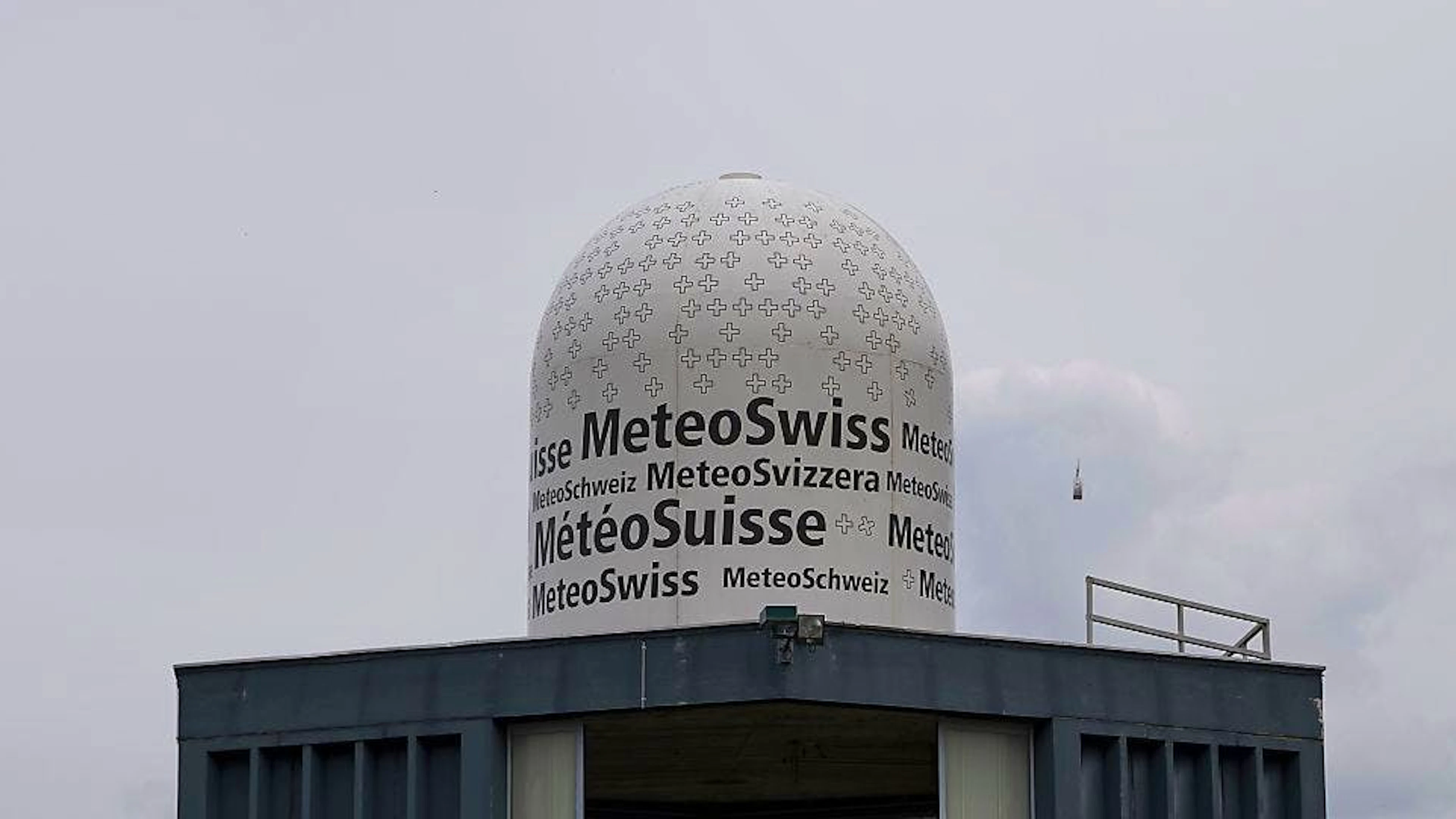 Meteoschweiz hat um Mitternacht von Samstag auf Sonntag in Payerne VD auf ungefähr 1500 Meter über Meer "ausserordentliche" 17,4 Grad Celsius gemessen.