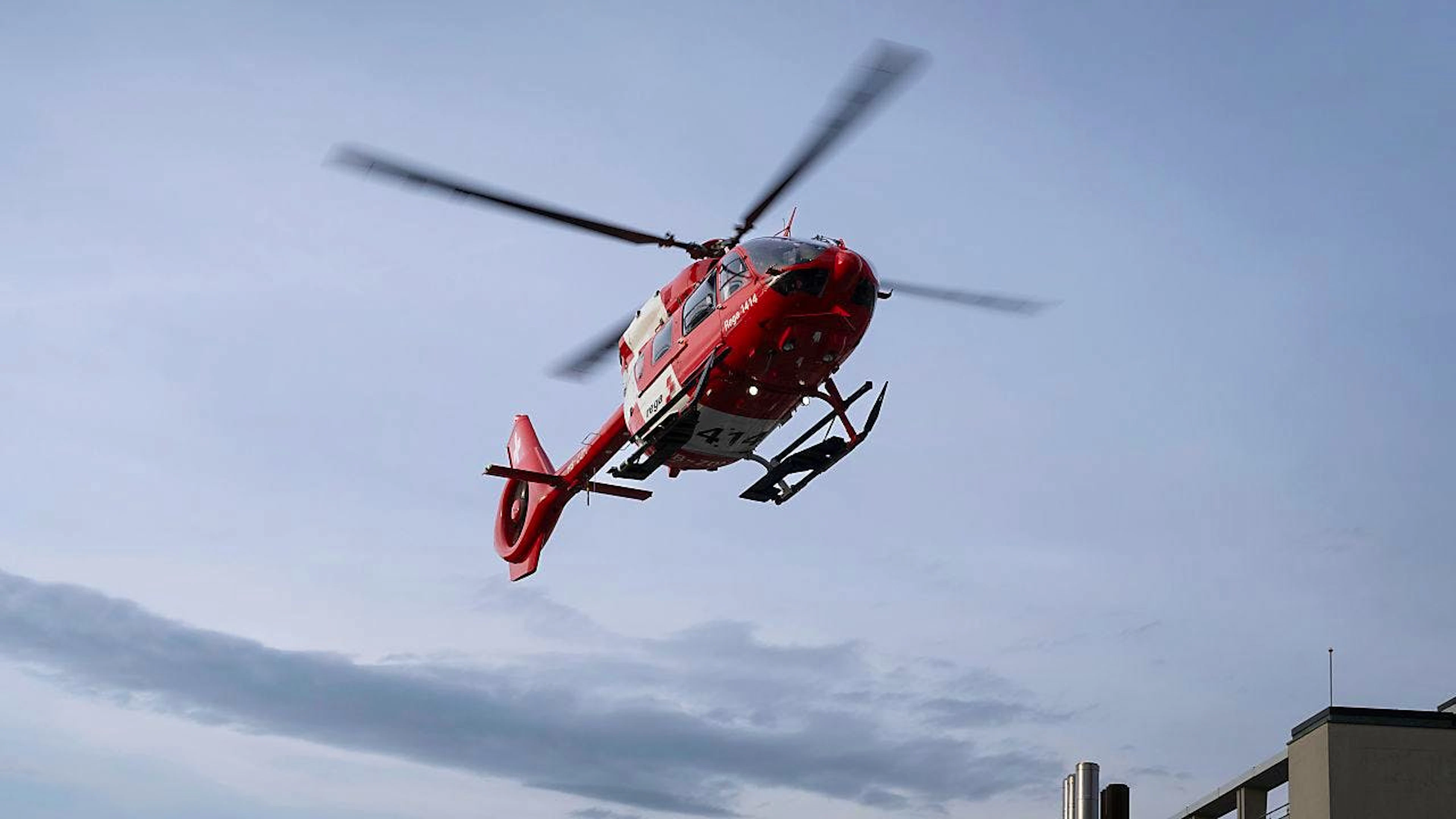 Das Mädchen wurde nach dem Hundebiss ins Gesicht mit einem Helikopter ins Spital geflogen. (Archivbild)