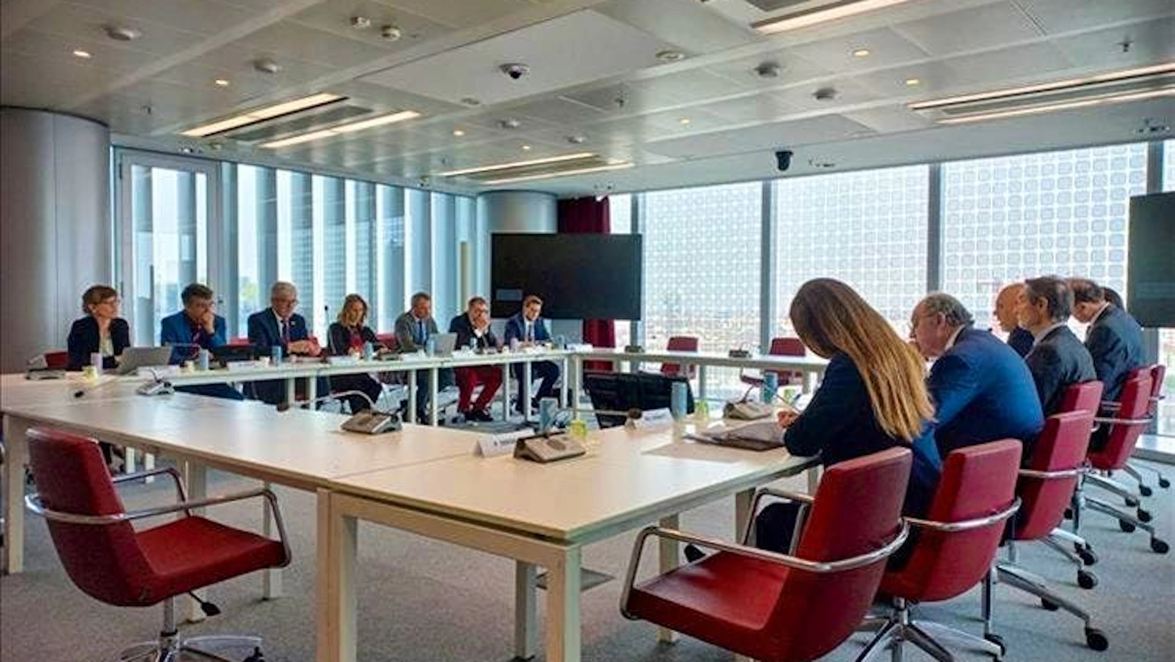 Le delegazioni qui riprese in un momento della riunione