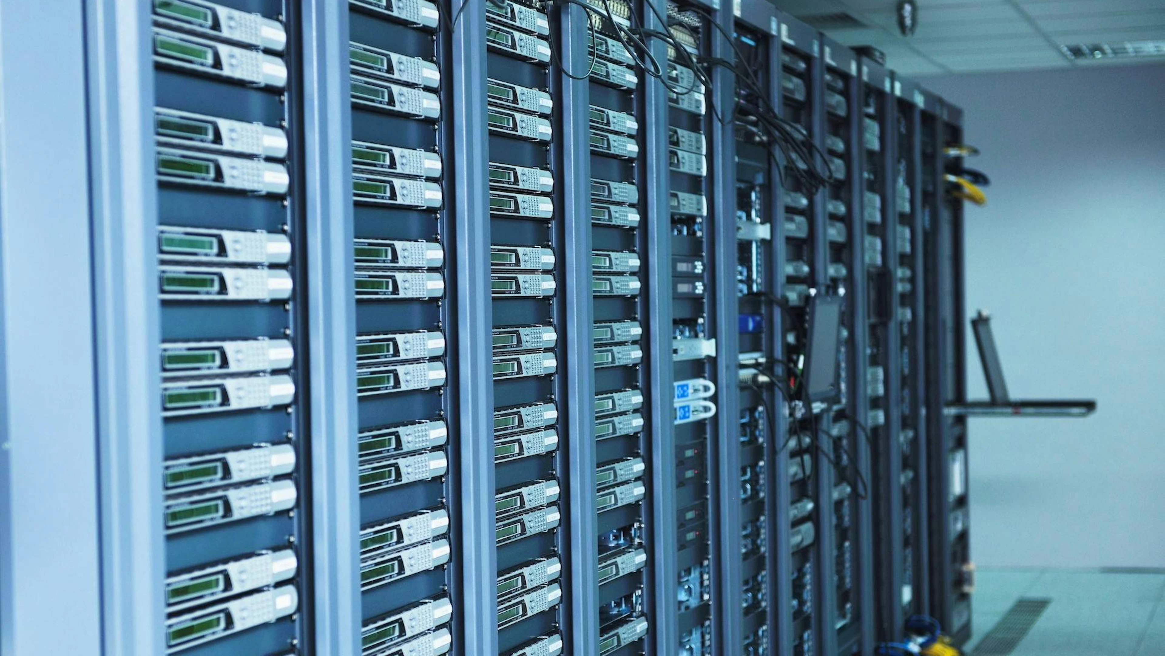 Server laufen heutzutage fast ausschliesslich mit Linux.