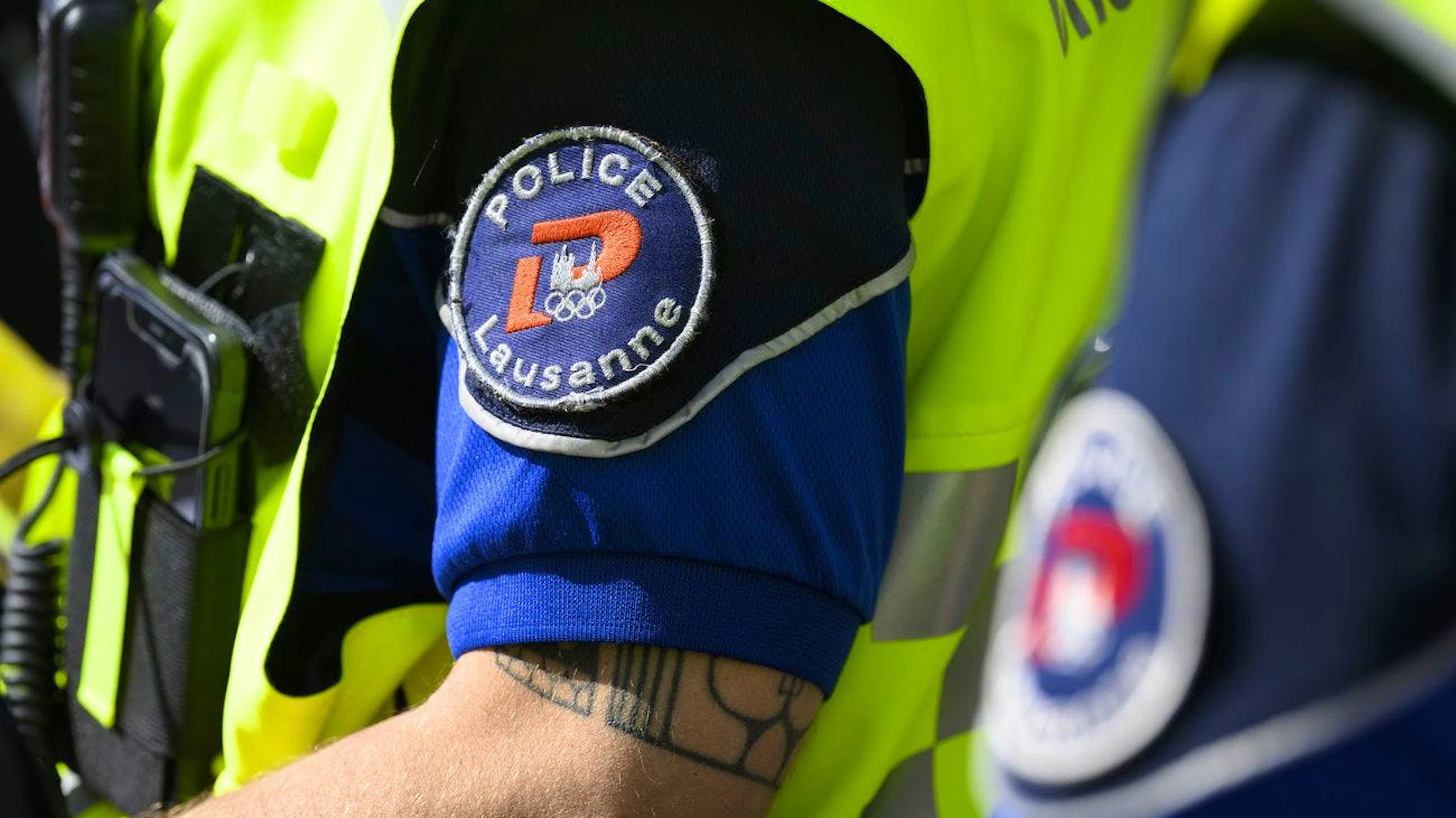 La personne sans vie retrouvée près de la gare de Lausanne dimanche matin était un homme âgé d'une quarantaine d'années, confirme la police cantonale.
