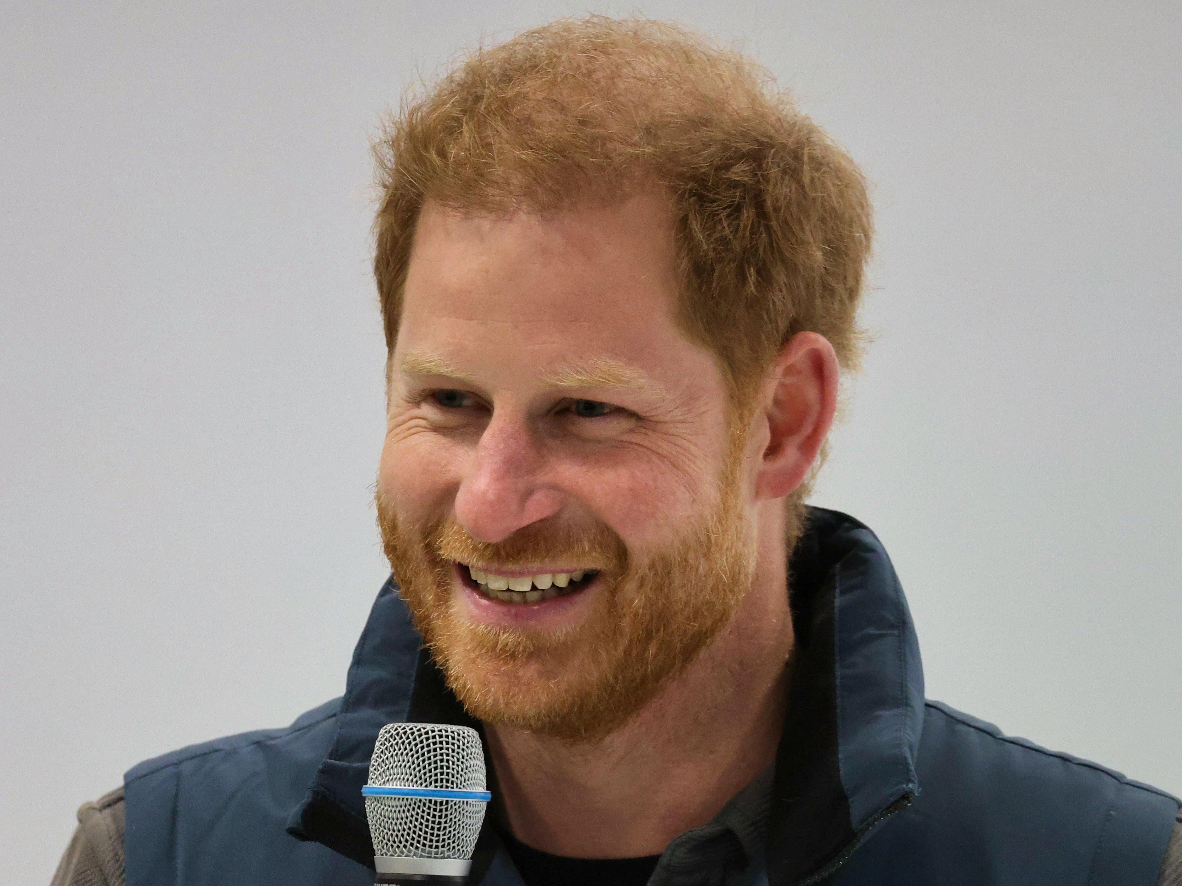 Harry avrebbe declinato l'invito a un matrimonio per evitare di incontrare il fratello, il principe William.