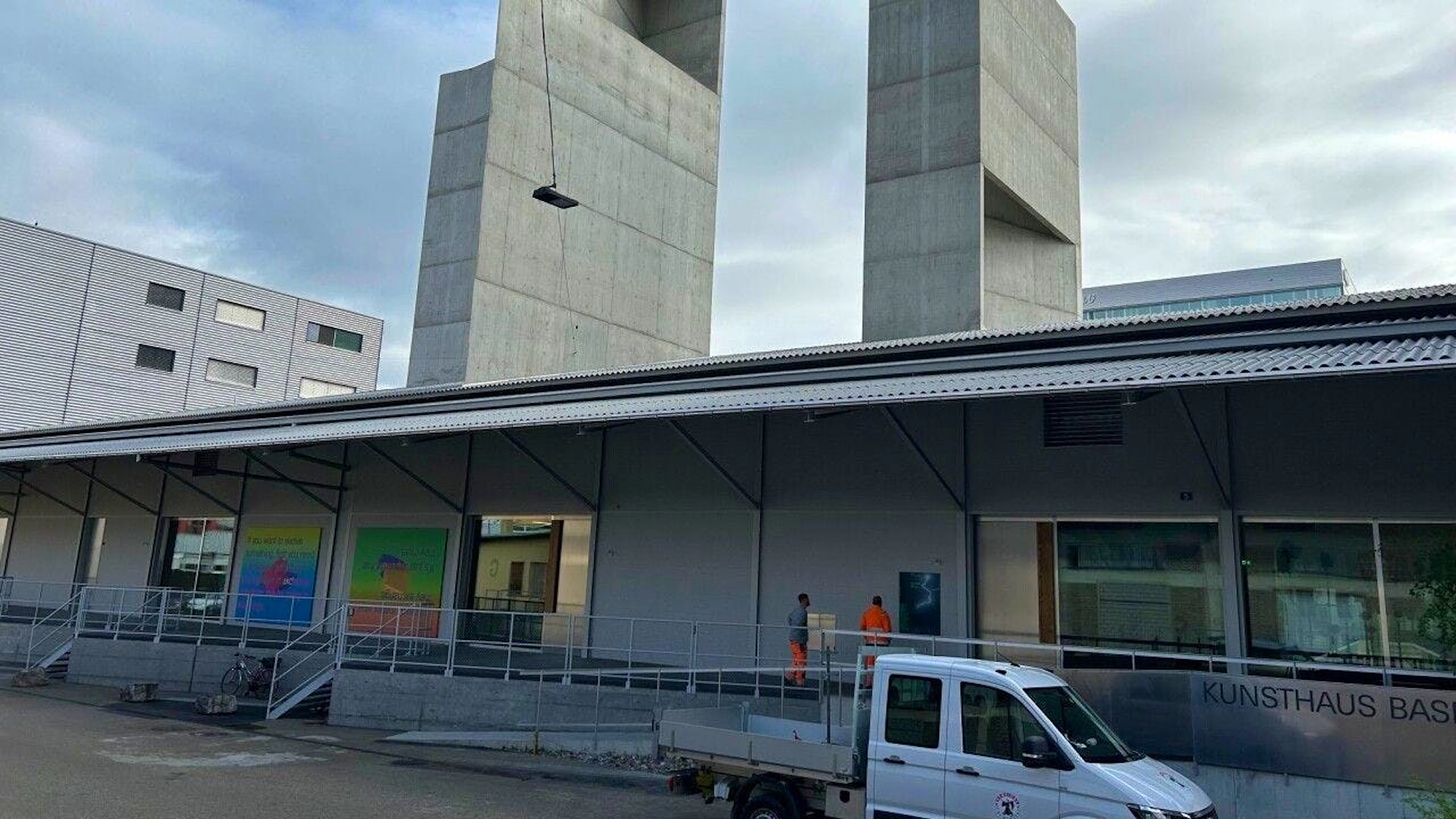 Das neue Kunsthaus Baselland mit den beiden Lichttürmen.