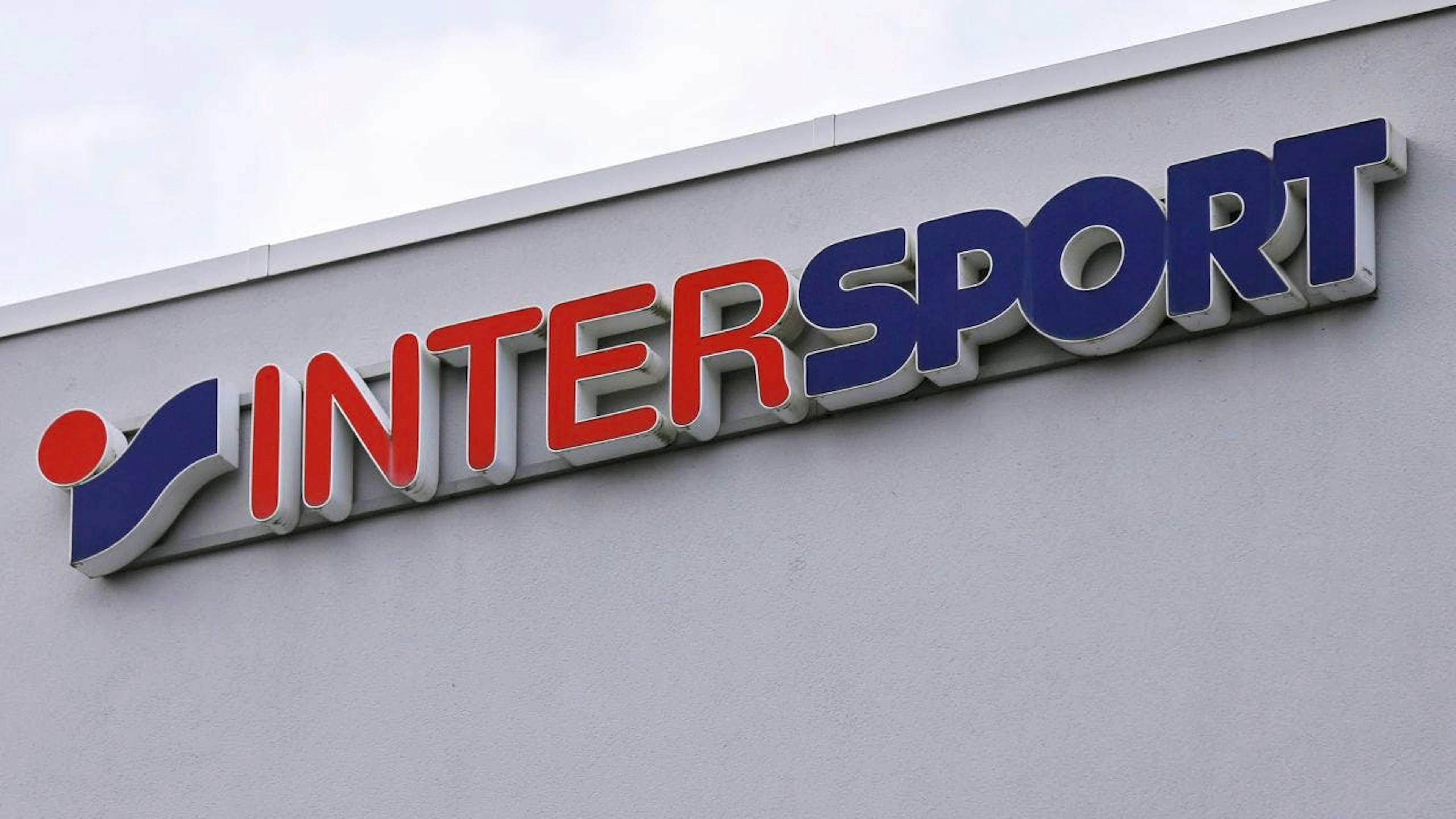 Avec les 68 magasins Go Sport repris en 2023, la coopérative Intersport compte 931 magasins en France (archives),