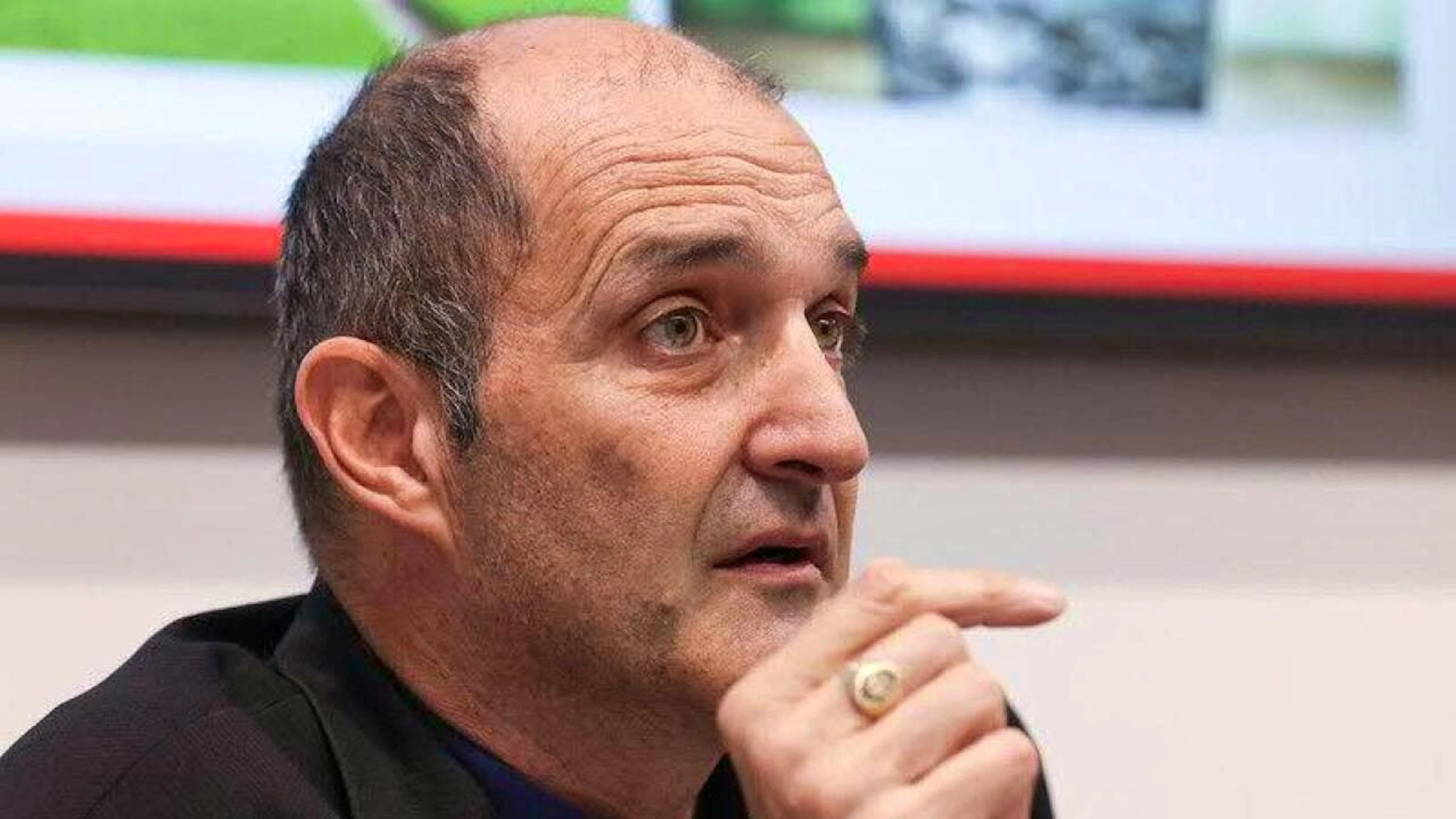 Laurent Horvath, délégué aux questions relatives à l'eau en Valais, lors de la conférence de presse jeudi matin à Sion.