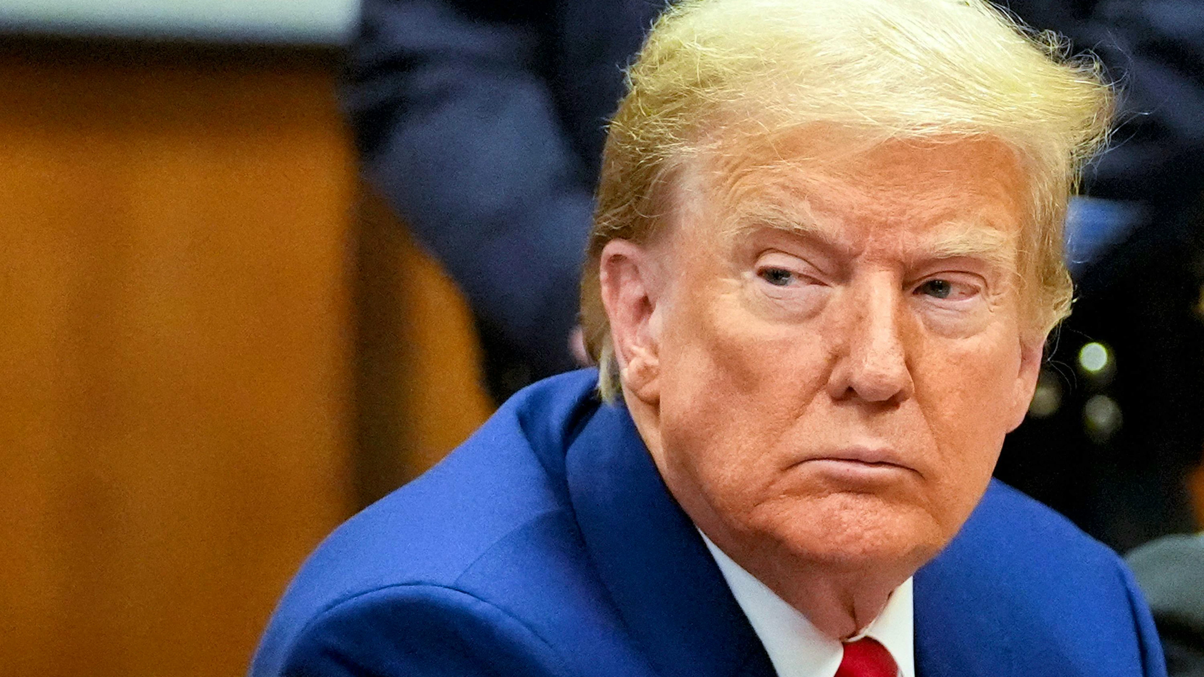 L'ancien président américain Donald Trump comparaît pour une audience préliminaire dans une affaire d'argent occulte devant un tribunal pénal le 25 mars 2024 à New York. (Photo par Mary ALTAFFER / POOL / AFP)
