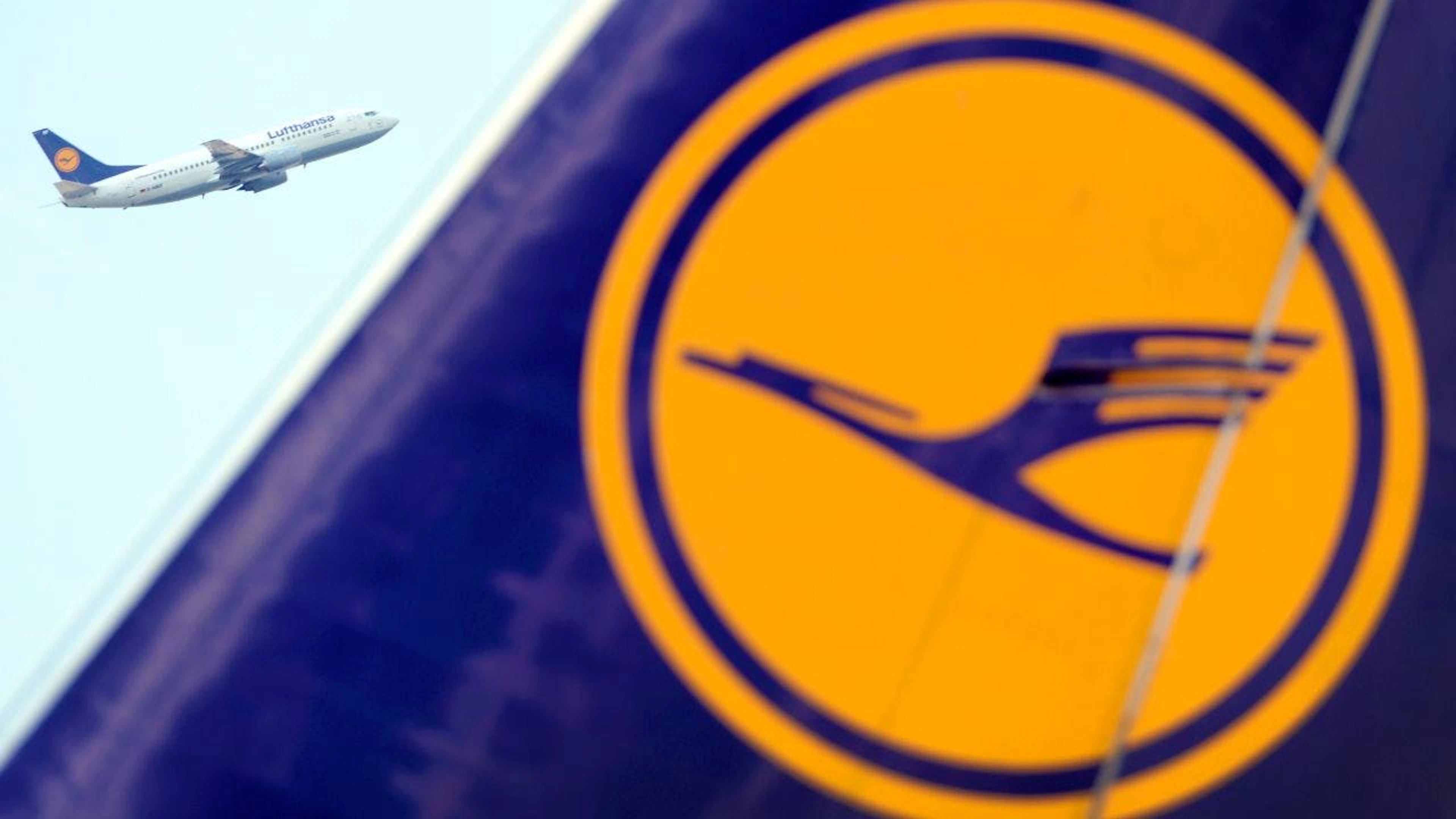 ARCHIV - Die Fluggesellschaft Lufthansa streicht Flüge nach Iran aus Sicherheitsbedenken bis Donnerstag. Foto: Arne Dedert/dpa