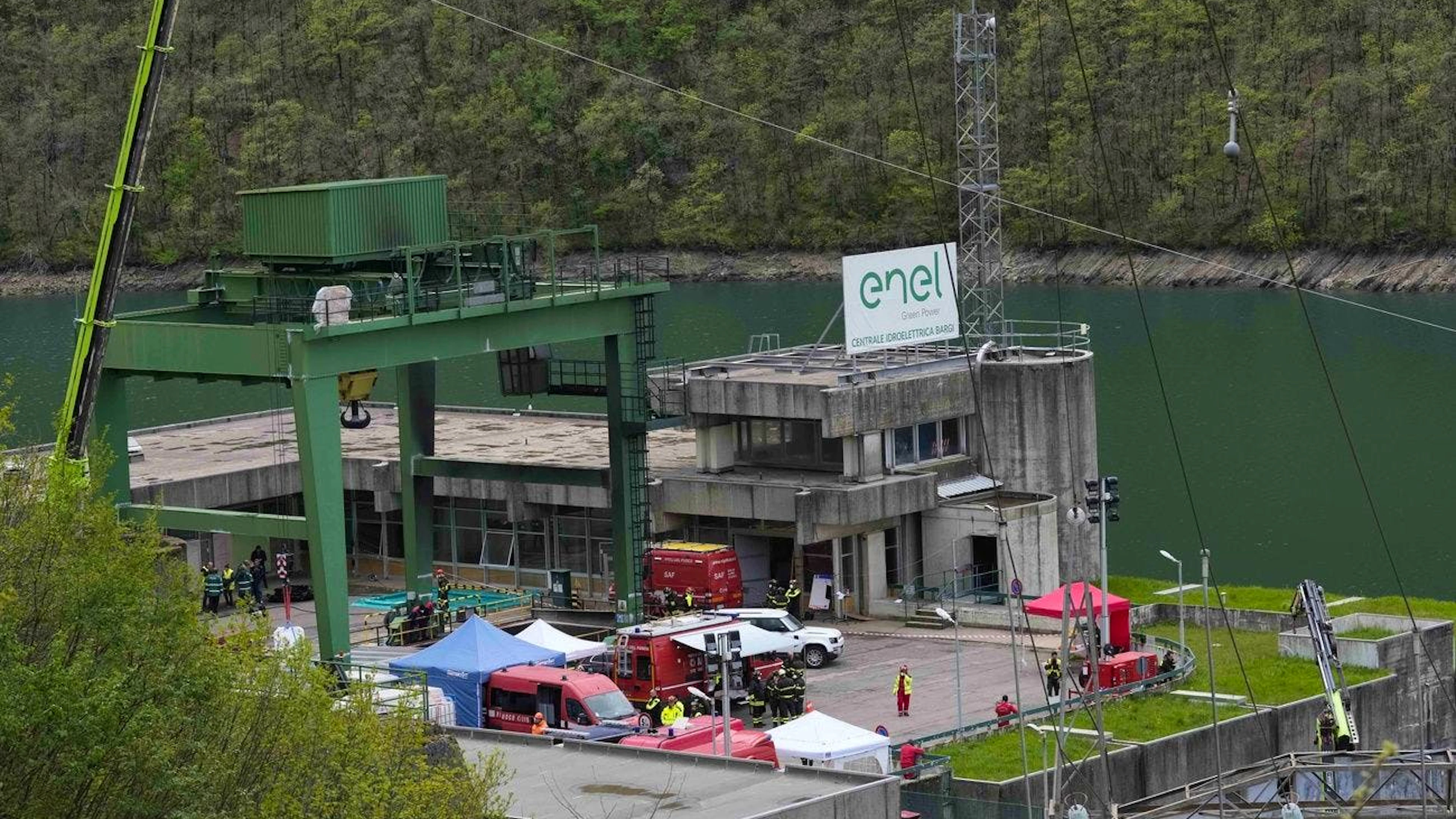 Il bilancio della strage alla centrale è di 15 persone coinvolte: sette morti, sette feriti (di cui cinque ricoverati, uno dei quali già dimesso) e un illeso.