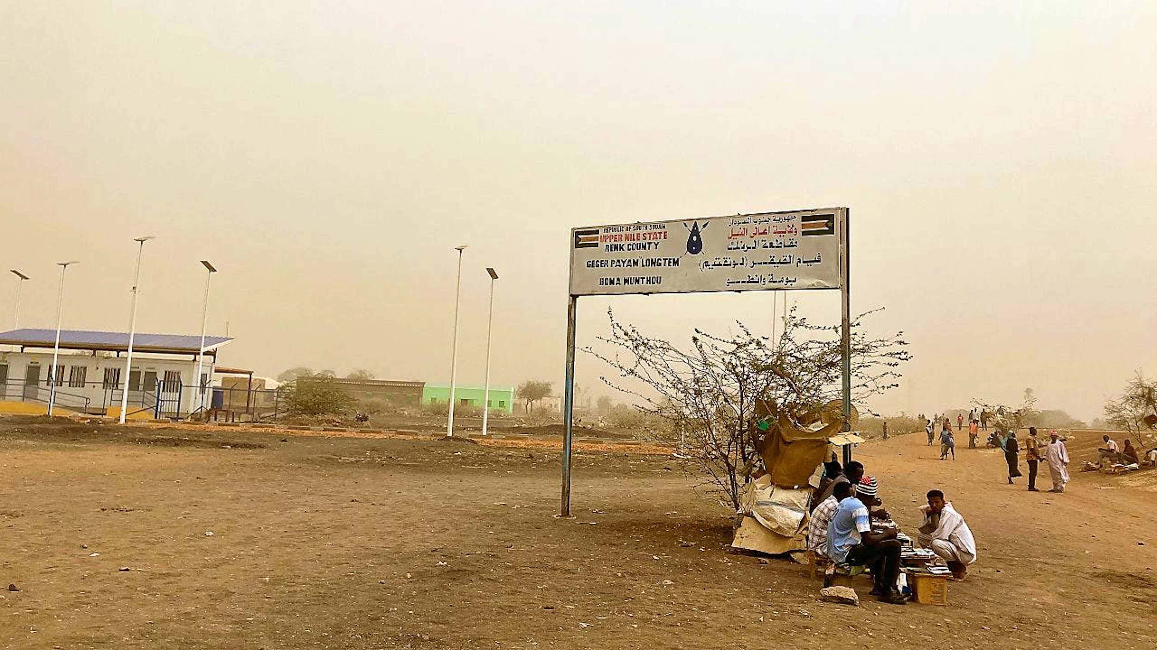 ARCHIV - Blick auf den Grenzübergang Joda im Südsudan an der Grenze zum Sudan. Täglich treffen hier Menschen auf der Flucht vor dem Konflikt im Sudan ein. Foto: Eva-Maria Krafczyk/dpa