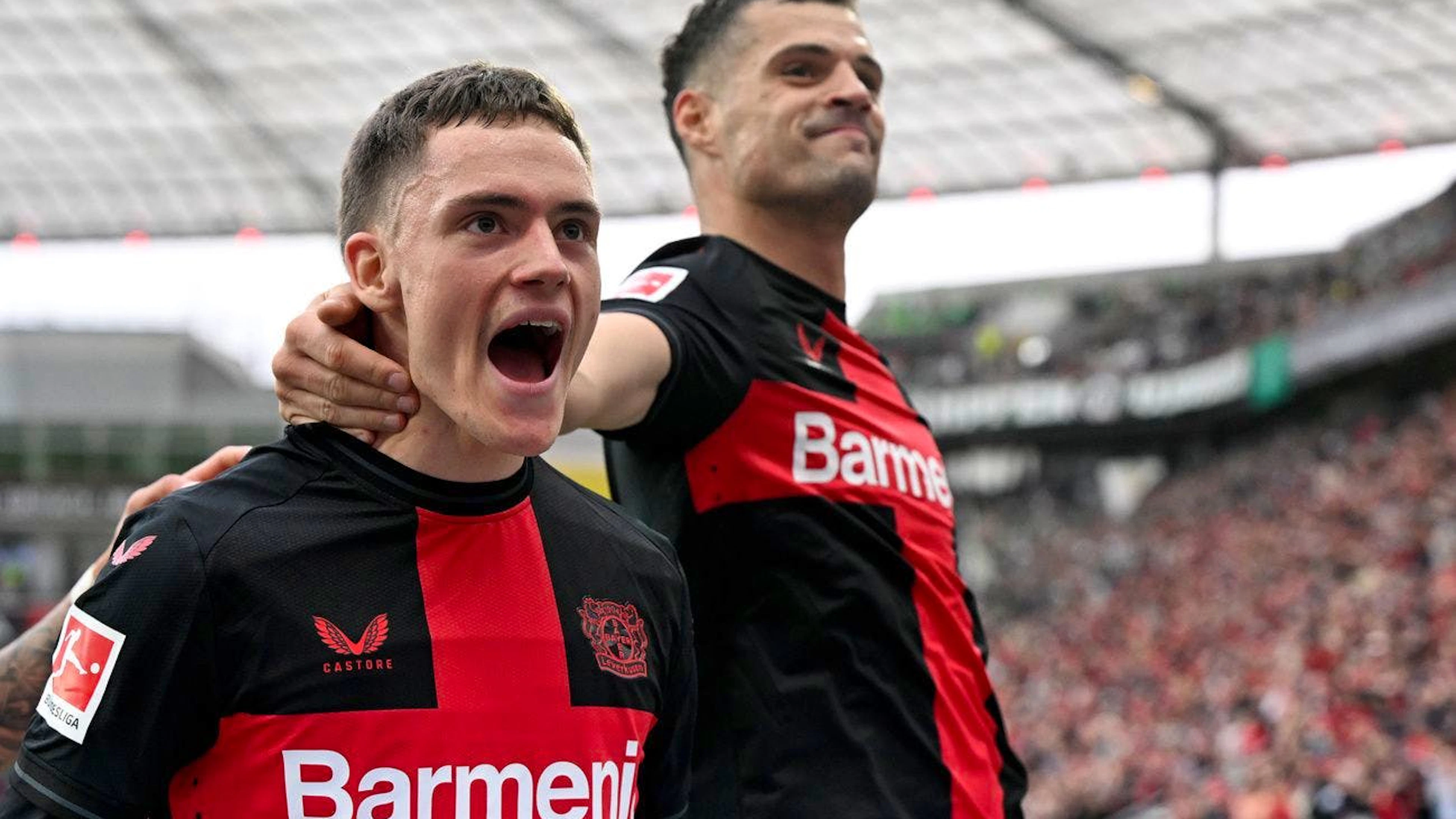 Granit Xhaka (à droite) savoure son premier titre en Bundesliga