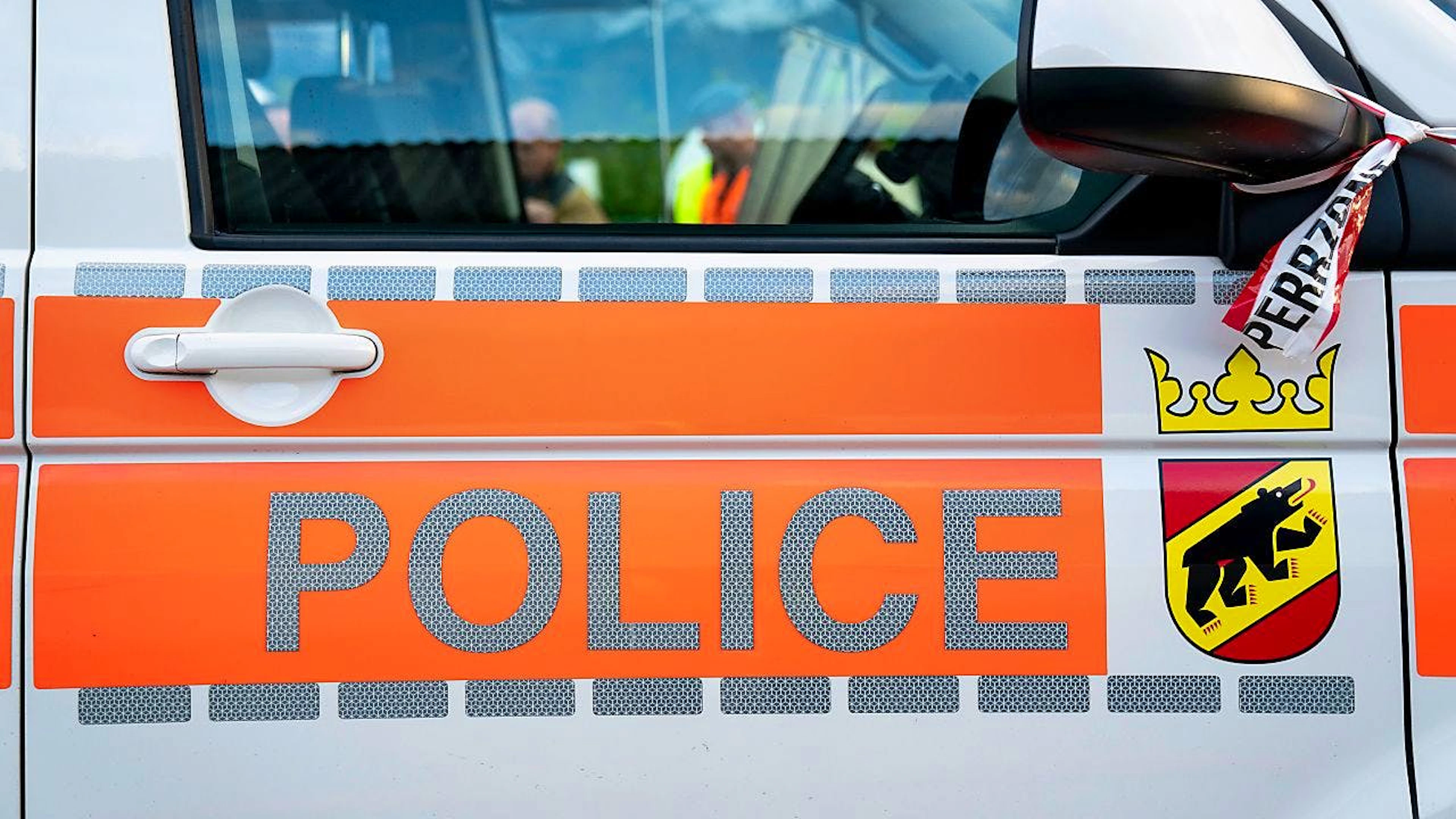 Die Kantonspolizei Bern musste am Sonntag wegen zwei leblos vorgefundenen Personen in Trubschachen BE ausrücken.