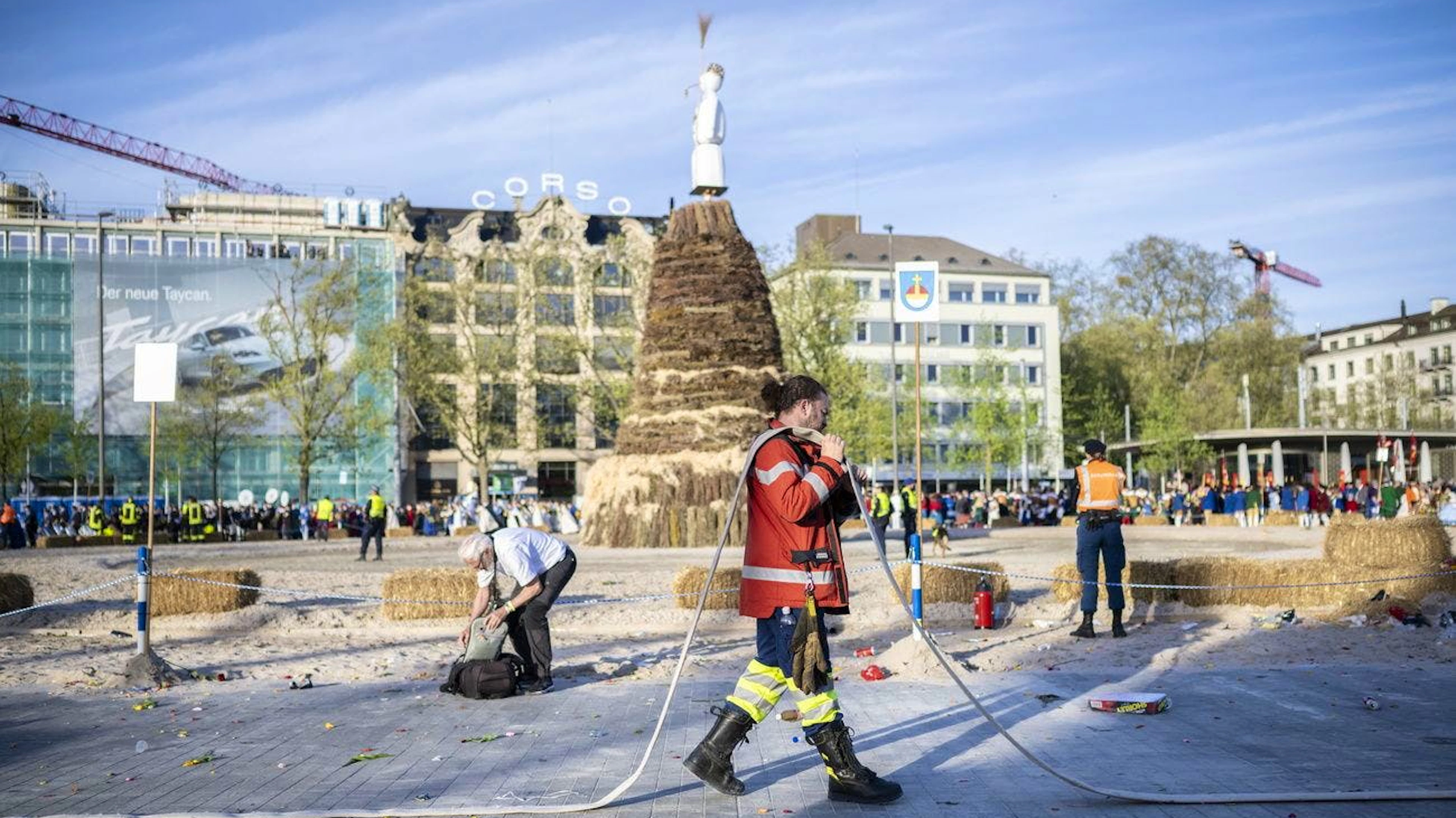 Der Böögg brennt nicht, aber die Feuerwehr muss trotzdem aufräumen.
