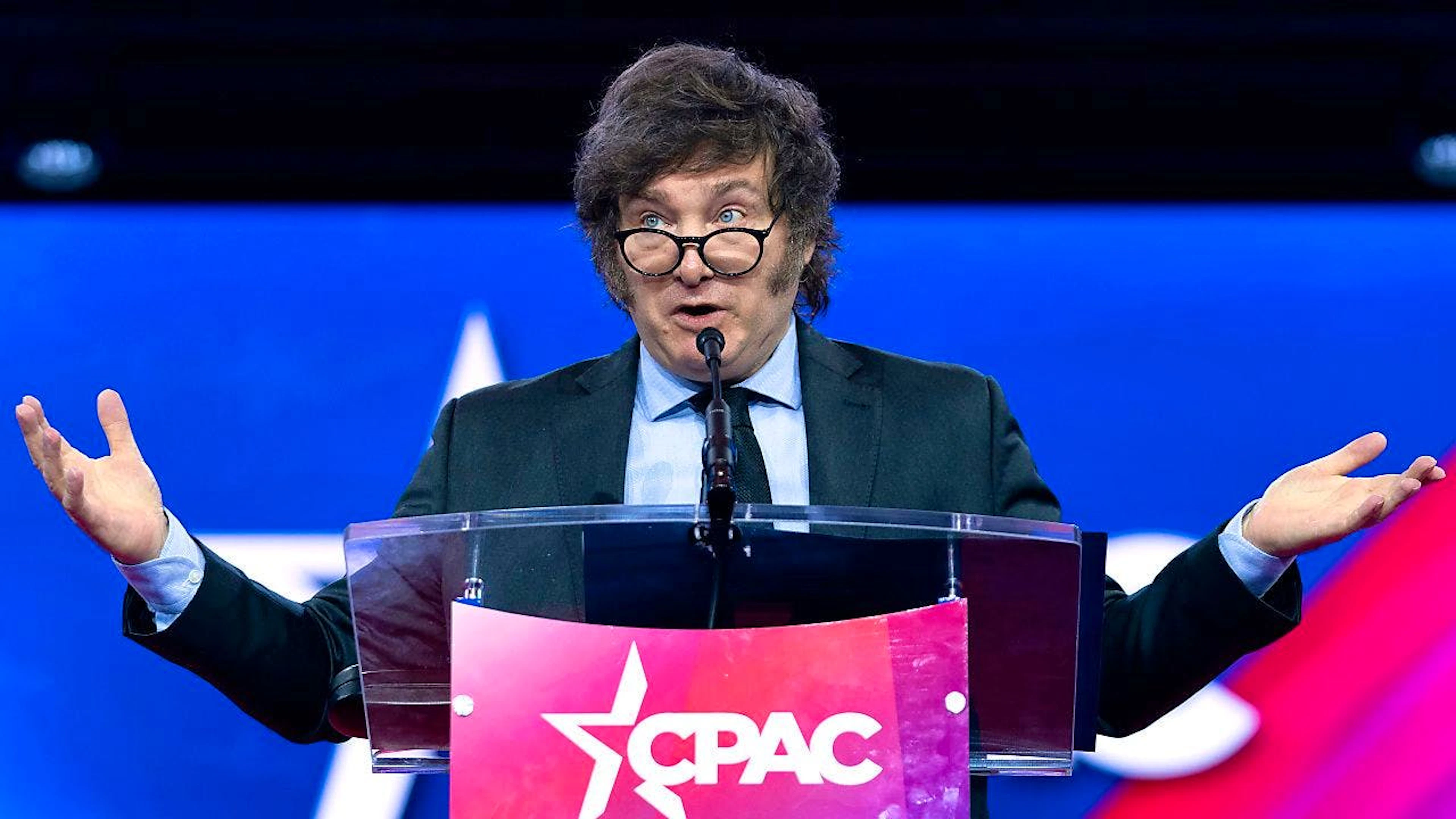 ARCHIV - Javier Milei, Präsident von Argentinien, spricht während der Conservative Political Action Conference, CPAC 2024, im National Harbor in Oxon Hill, Maryland. Foto: Jose Luis Magana/AP/dpa