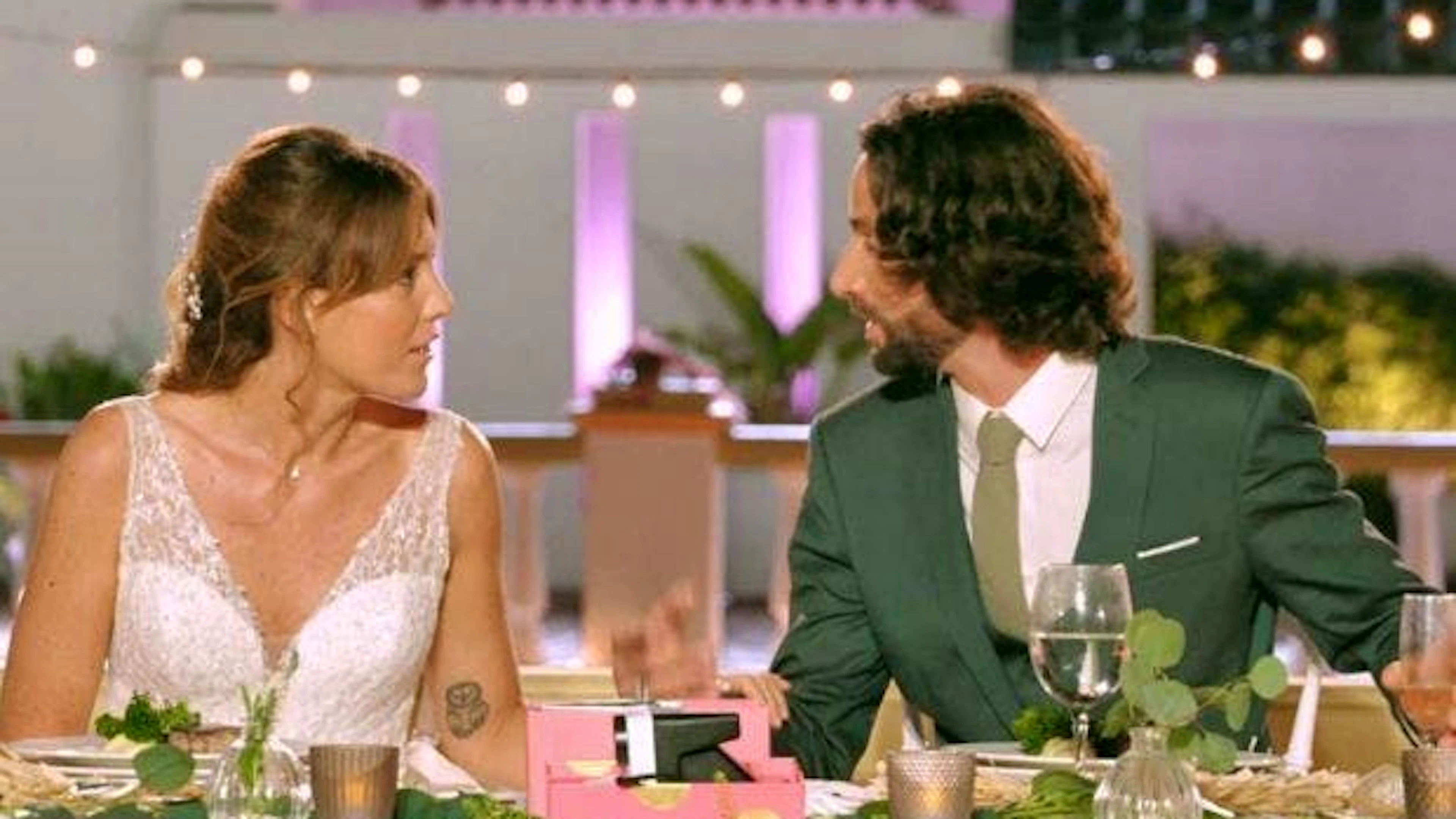 Sur le compte Instagram de MAPR, suivi par plus de 160'000 followers, les abonnés suivent avec ferveur les aventures des couples choisis par les experts pour se marier. Le duo formé par Marie et Jérémy est vite devenu l'un des binômes préférés des téléspectateurs comme en témoignent les commentaires.