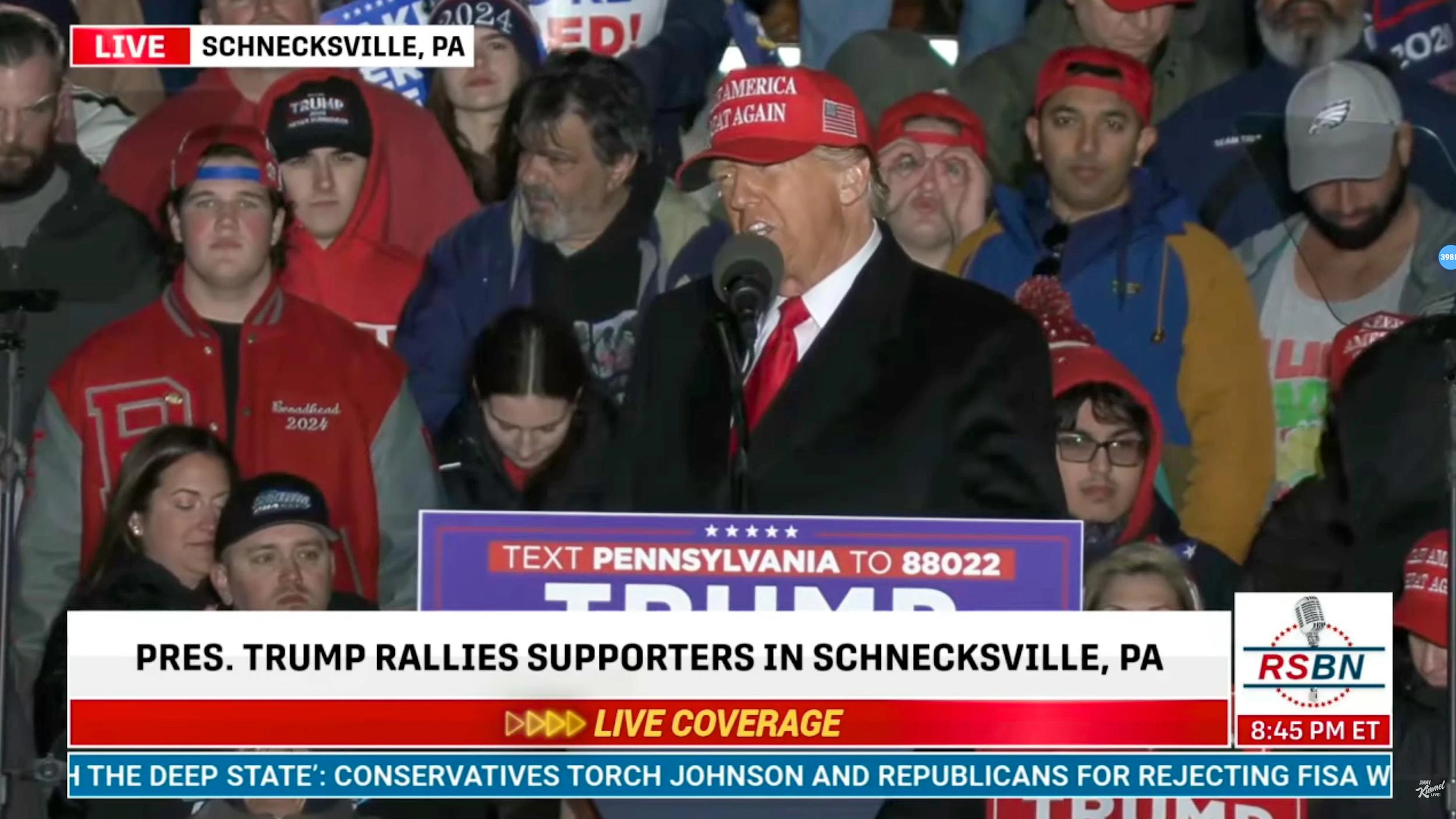 Trumps Gettysburg-Rede ich Schnecksville, Pennsylvania: Rechts neben dem Trumps Kopf sucht ein Anhänger mit einem unsichtbaren Fernglas nach dem Sinn.