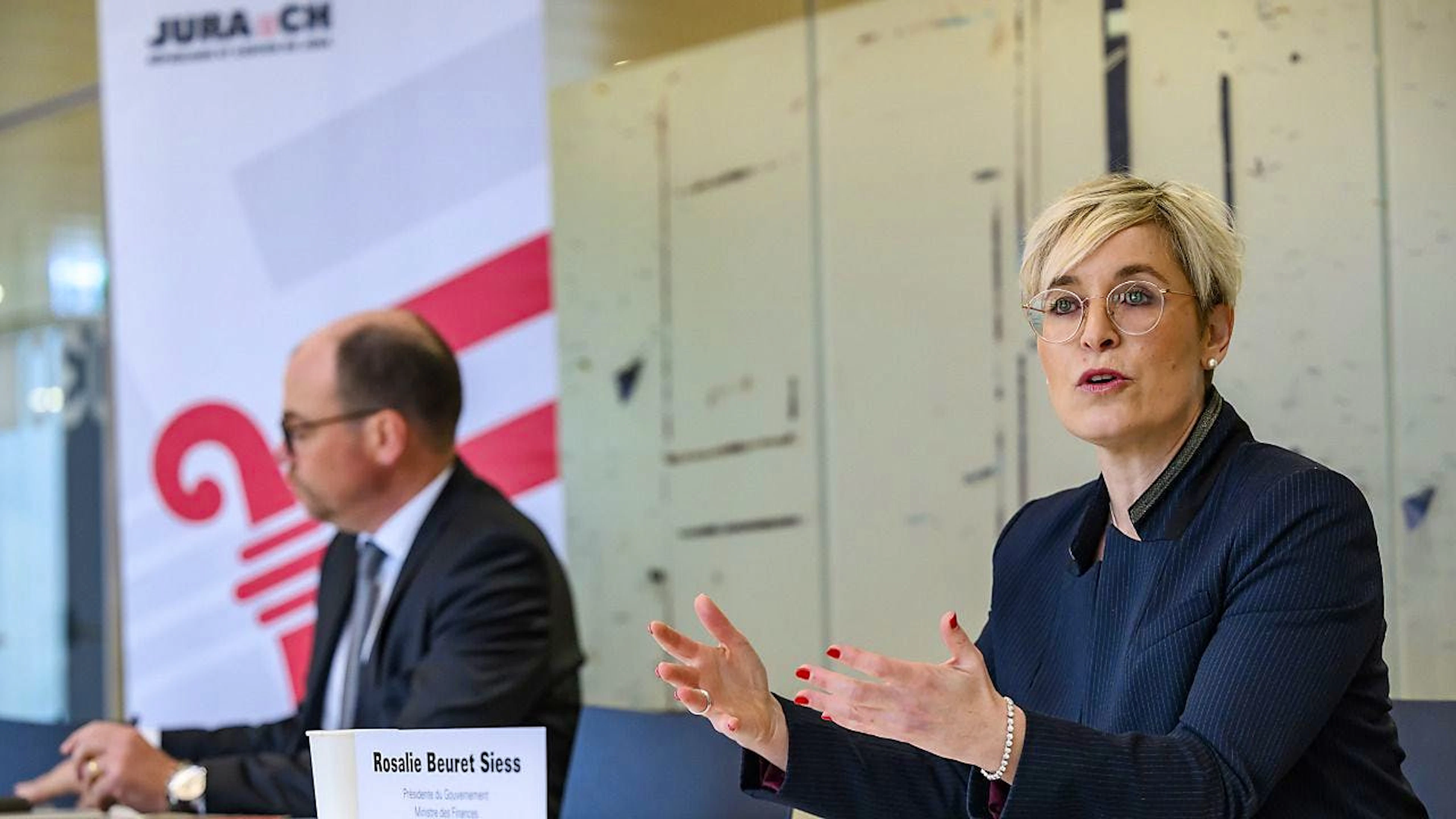 La ministre des finances a présenté les comptes 2023 du canton du Jura qui présentent un déficit de 11,8 millions de francs.