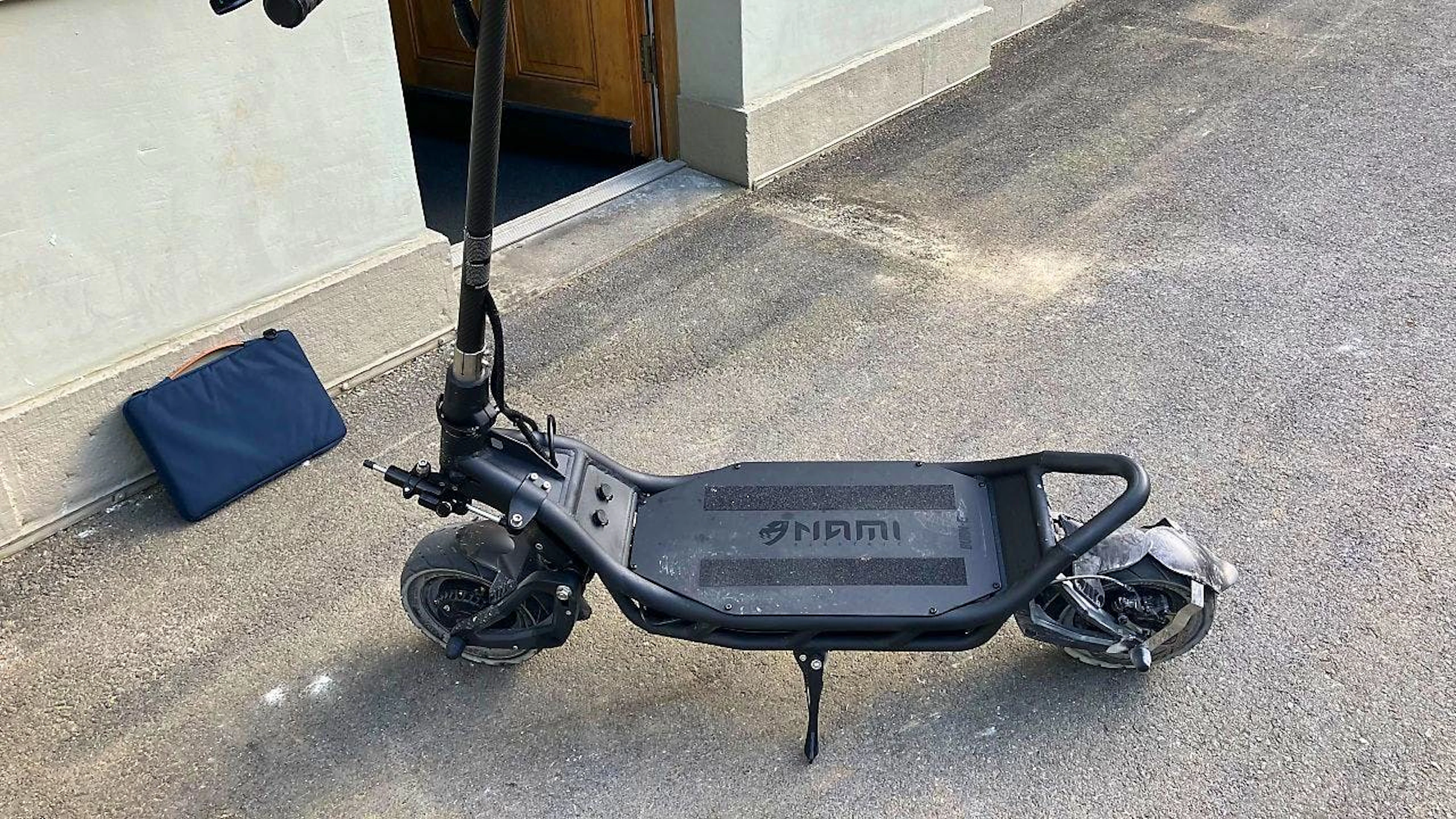 Dieser E-Scooter erreicht eine Geschwindigkeit von beinahe 100 km/h. Er wurde aus dem Verkehr gezogen.