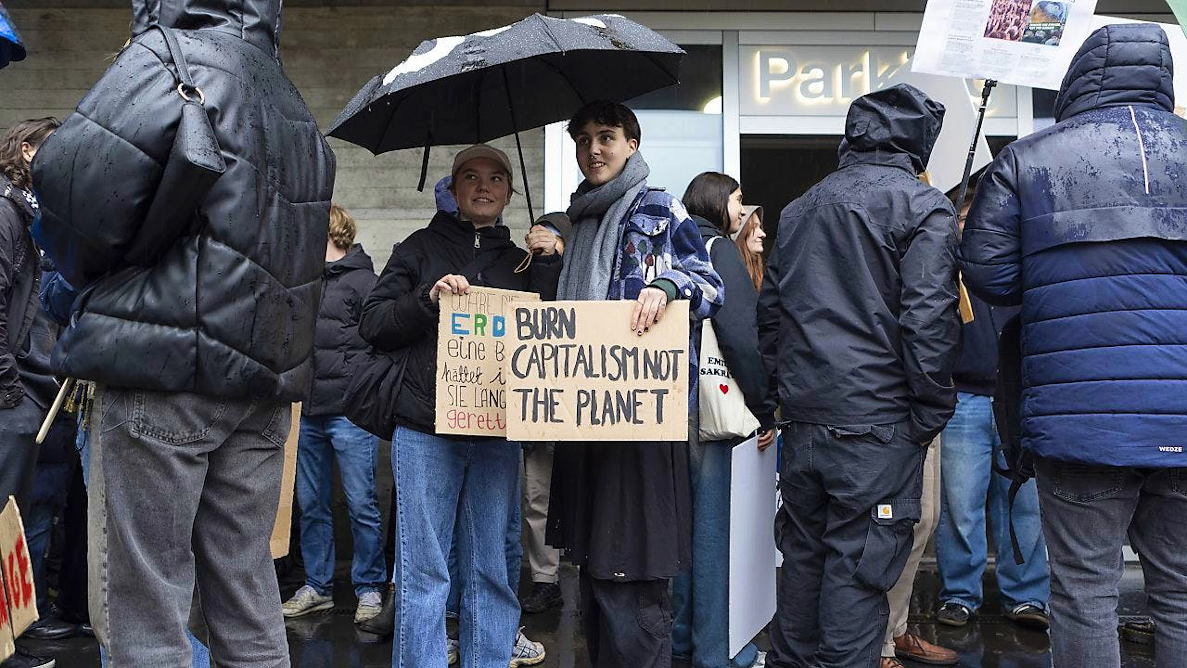 Rund 600 Personen gingen in Zürich für den Klimaschutz auf die Strasse ...