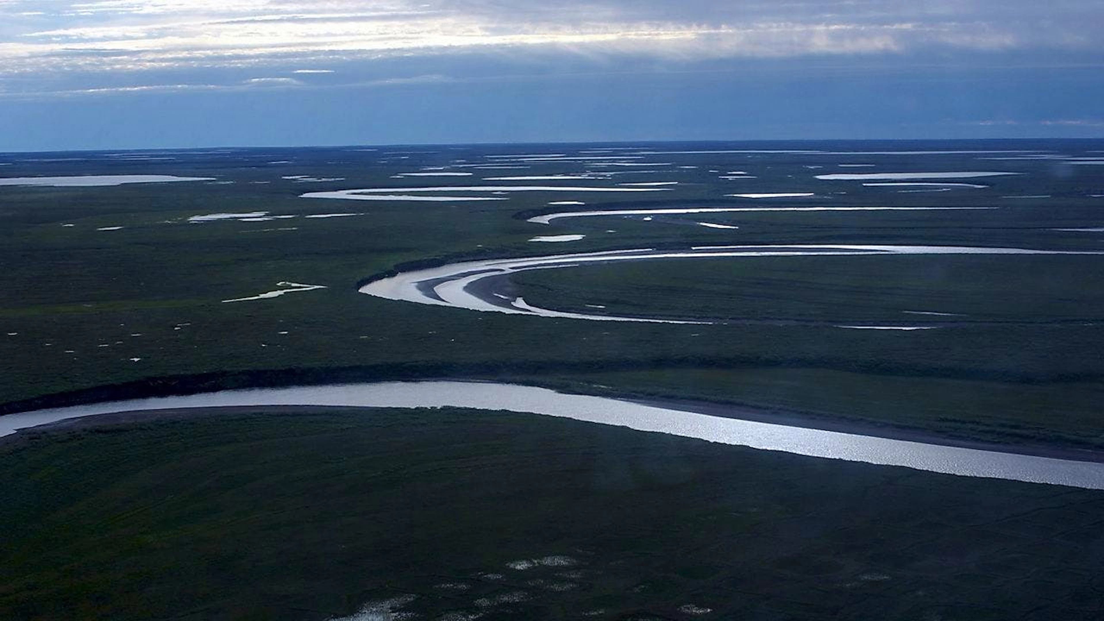 La zone en question fait partie de ce qui est appelé la réserve nationale de pétrole, dans le nord-ouest de l'Alaska. La mesure permet d'interdire l'attribution future de nouveau bail d'exploitation sur des millions d'hectares.