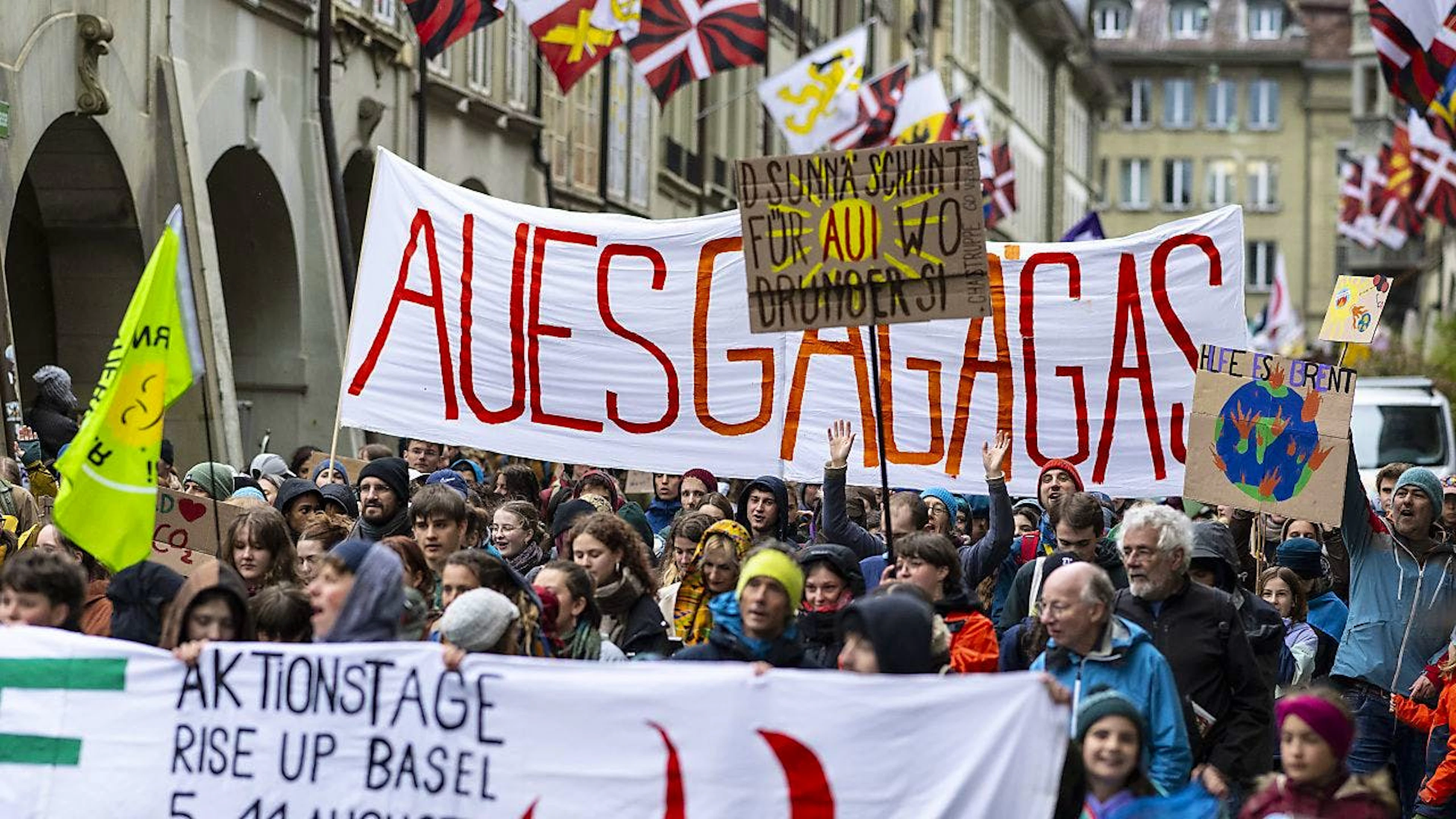 ... in Bern waren es rund 1200 ...