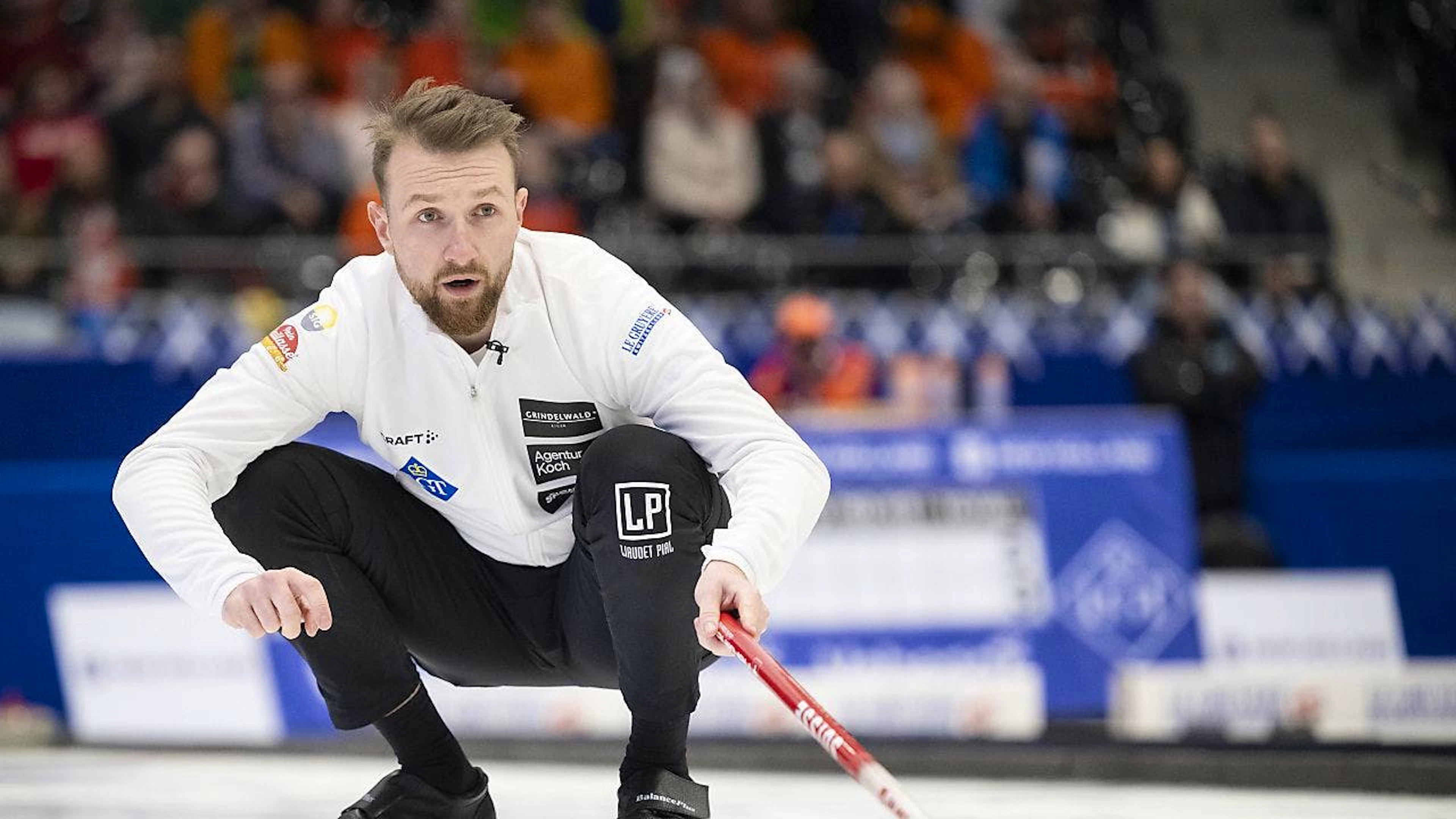 Yannick Schwaller lässt den Stein nicht aus den Augen