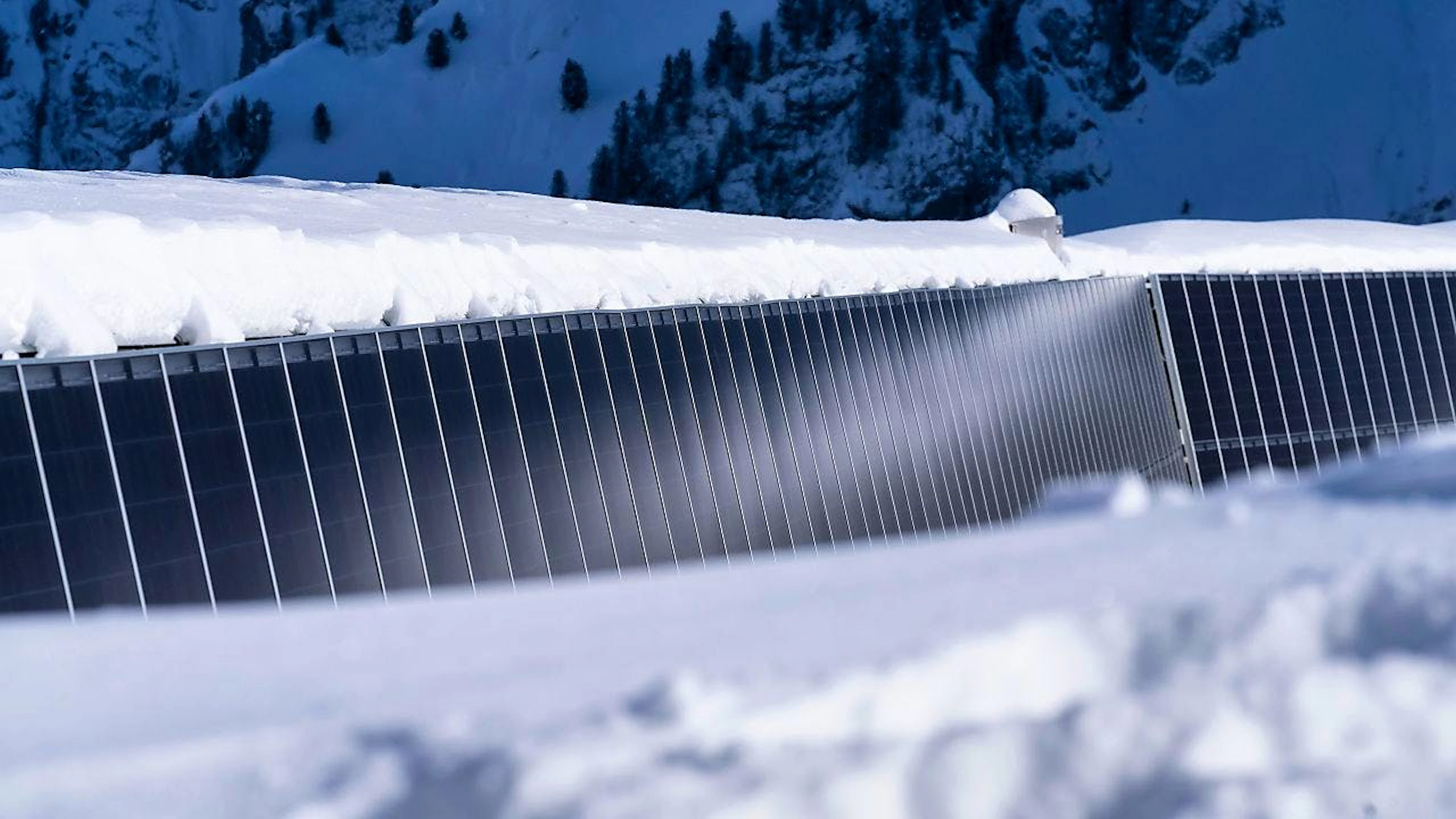 Die Nidwaldner Regierung bezeichnet die Umsetzung alpiner Solaranlagen als anspruchsvoll. (Symbolbild)